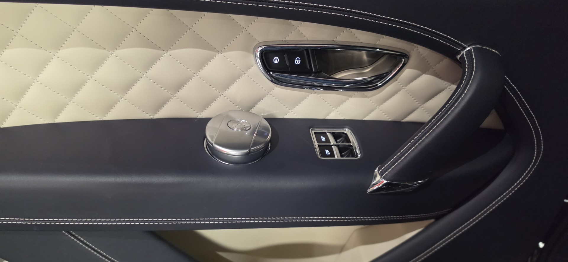 BENTLEY Bentayga W12-image-14