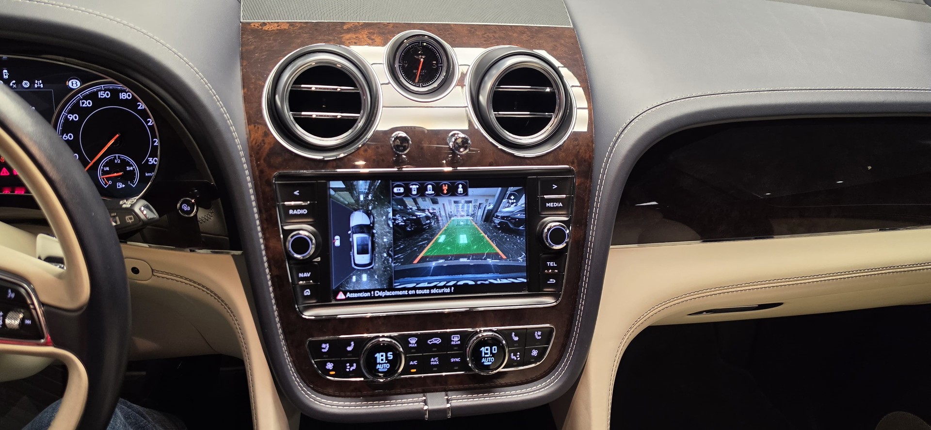 BENTLEY Bentayga W12-image-10