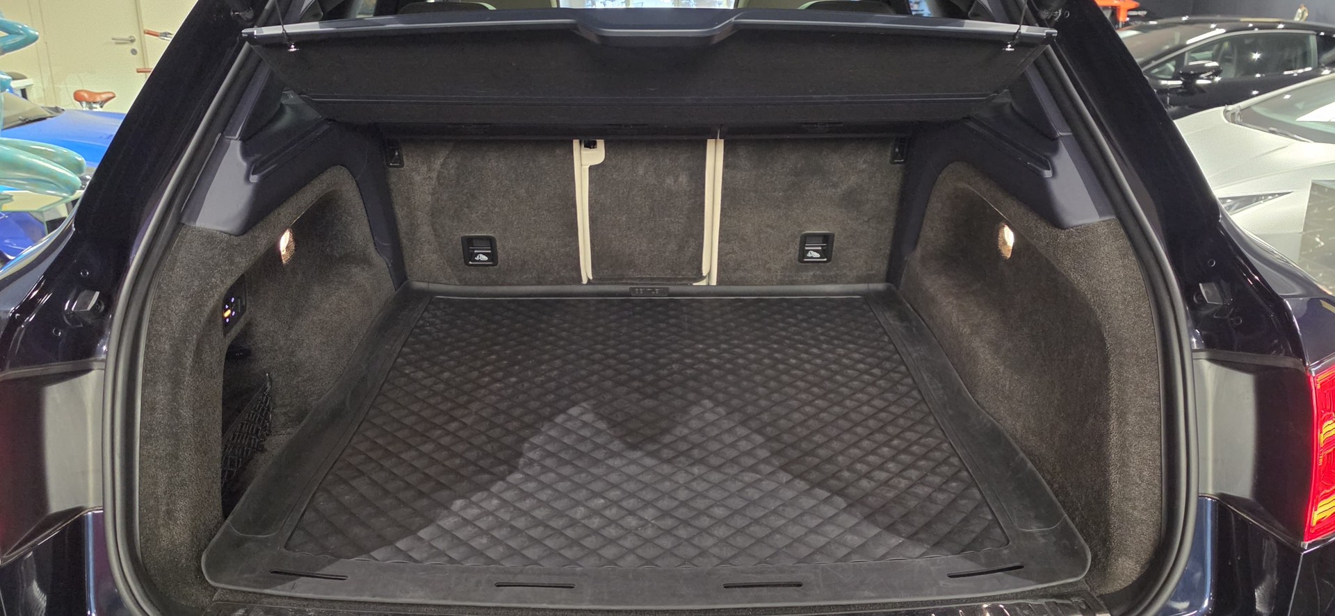 BENTLEY Bentayga W12-image-17