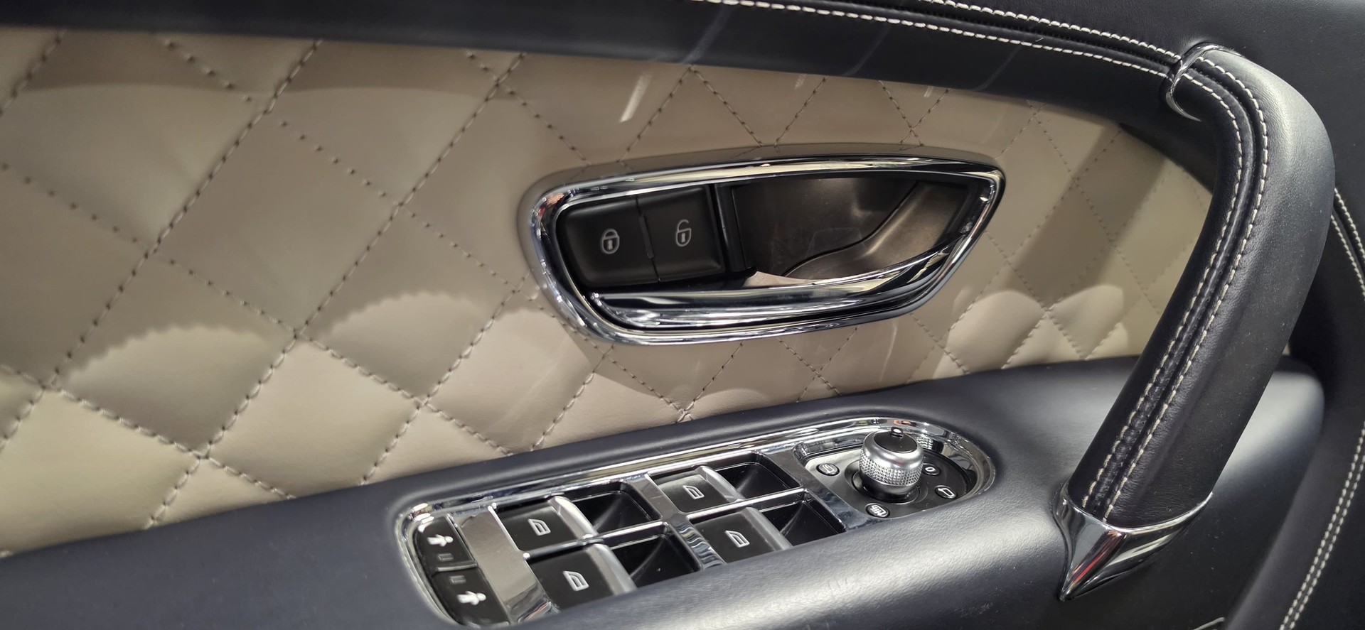 BENTLEY Bentayga W12-image-13