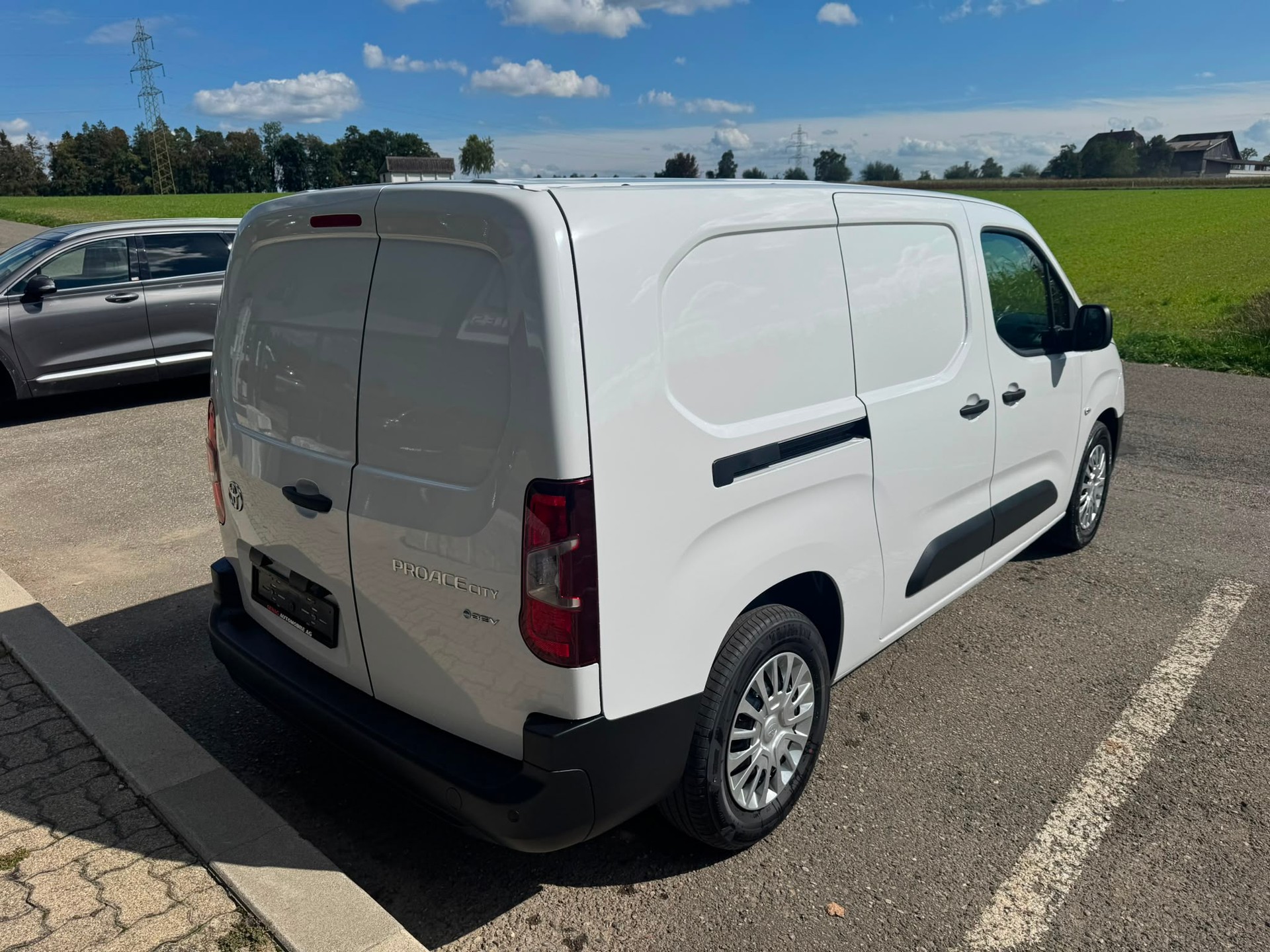 TOYOTA Proace City Van EV 50 kWh Advanced Medium-image-3