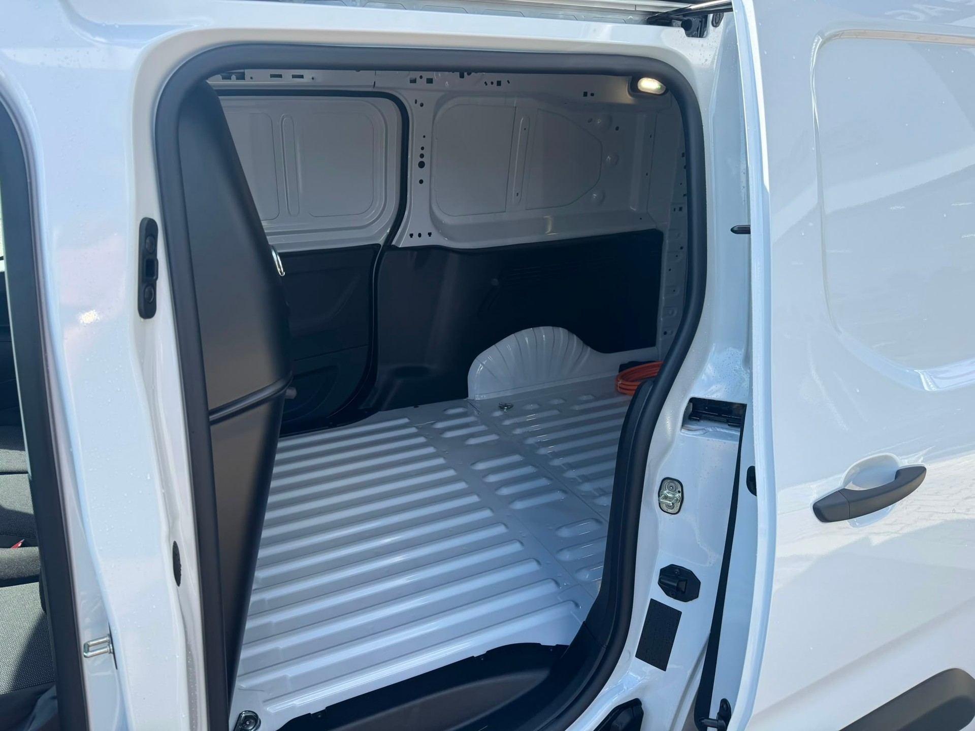 TOYOTA Proace City Van EV 50 kWh Advanced Medium-image-6