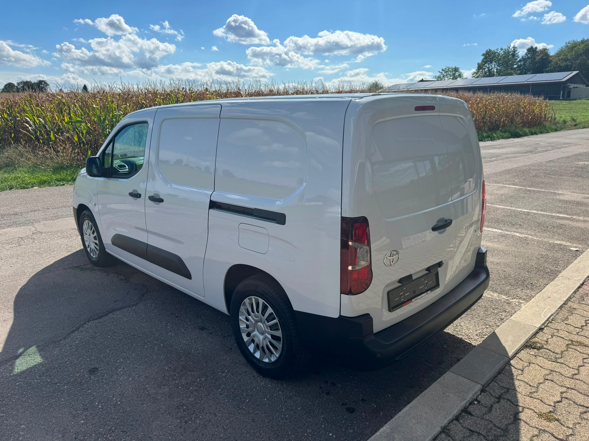 TOYOTA Proace City Van EV 50 kWh Advanced Medium-image-4