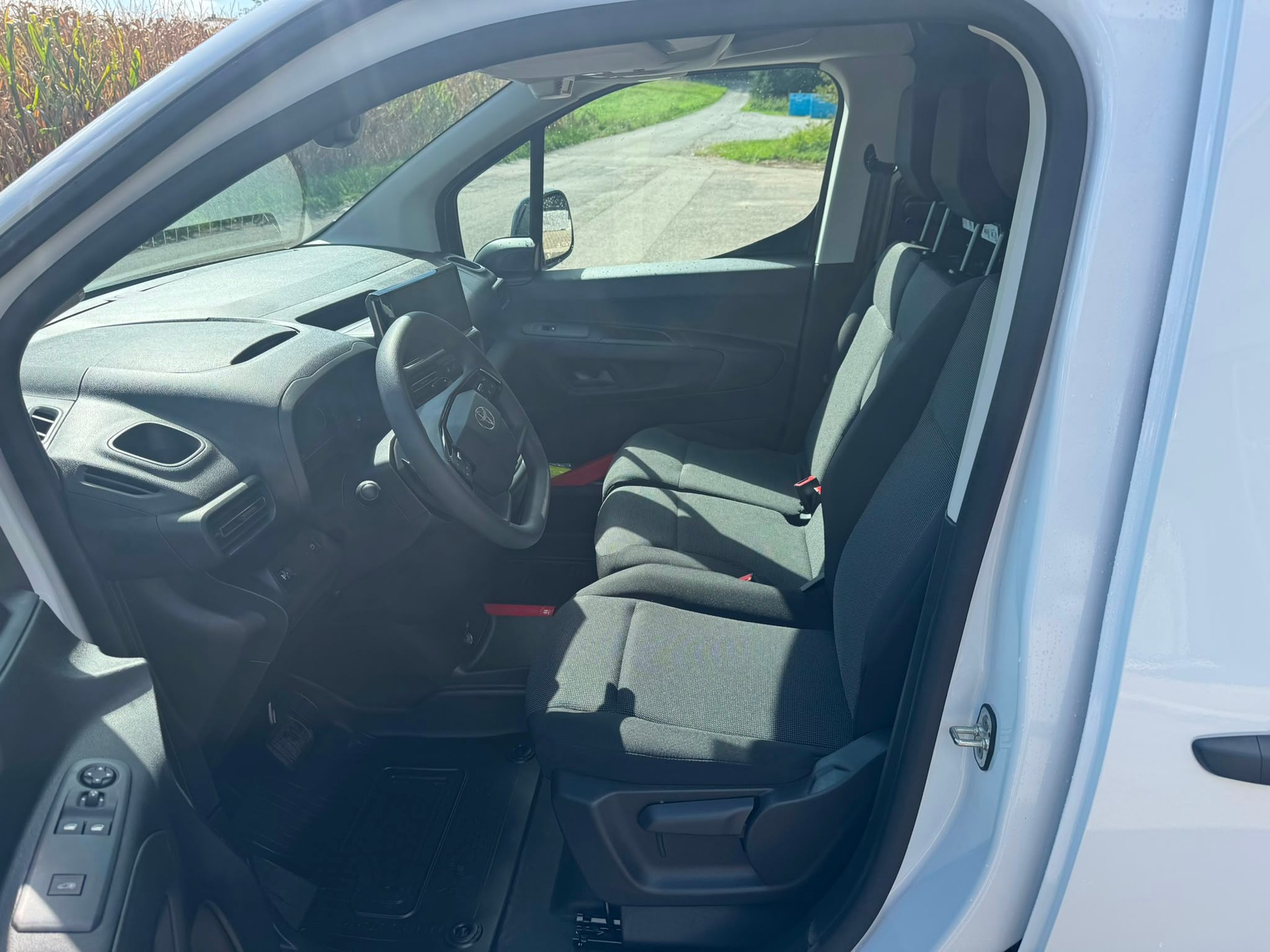 TOYOTA Proace City Van EV 50 kWh Advanced Medium-image-8