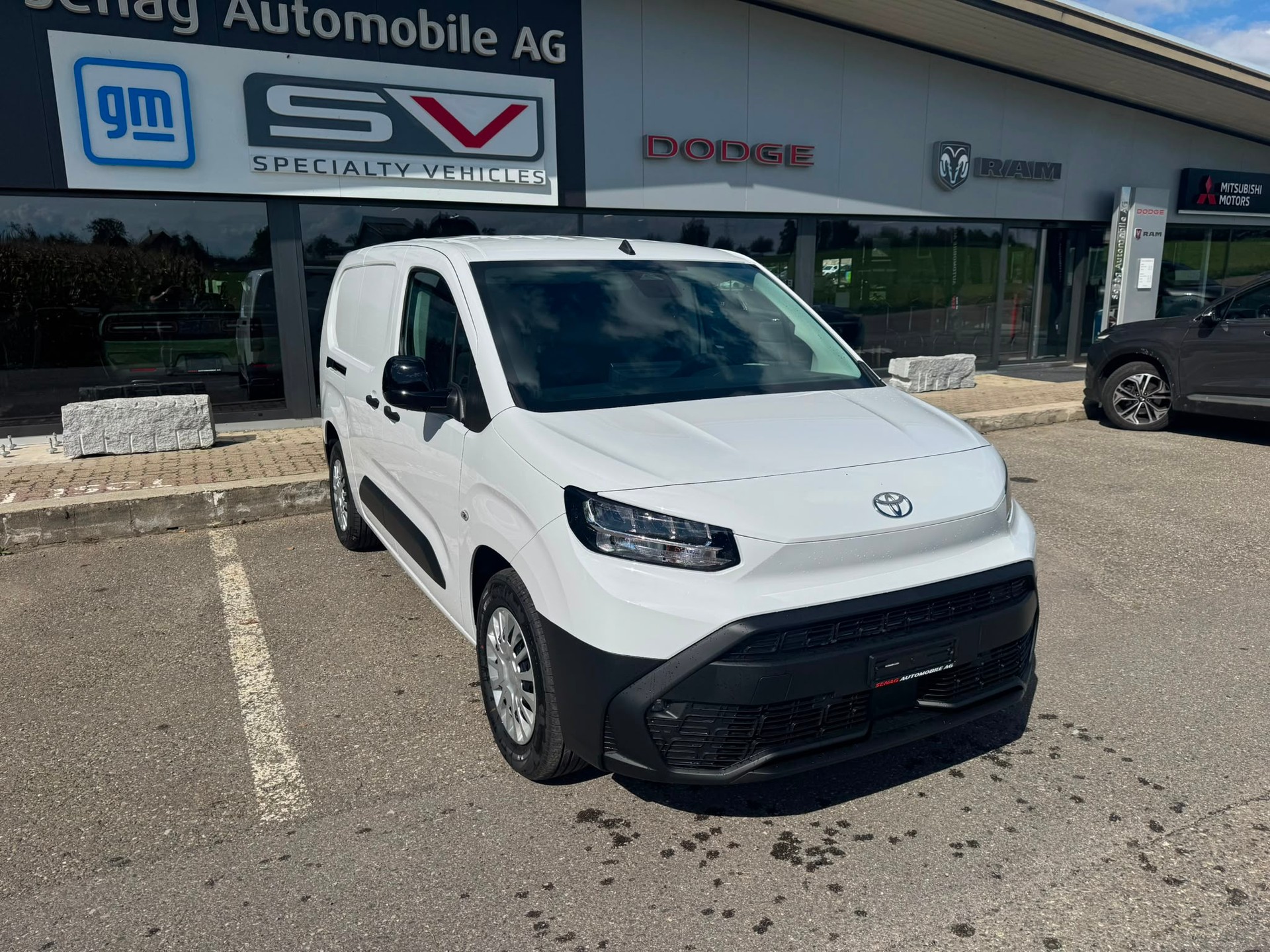 TOYOTA Proace City Van EV 50 kWh Advanced Medium-image-2
