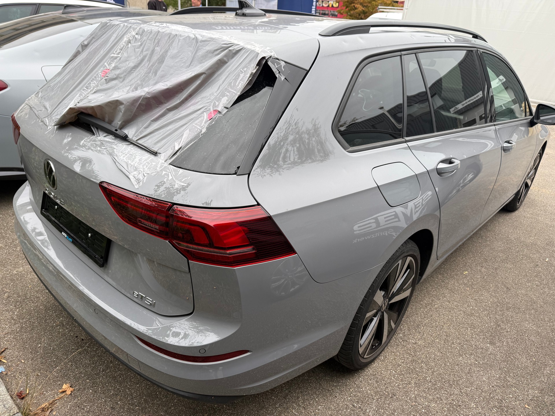 VW Golf Variant 1.5 eTSI mHEV Life DSG-image-5