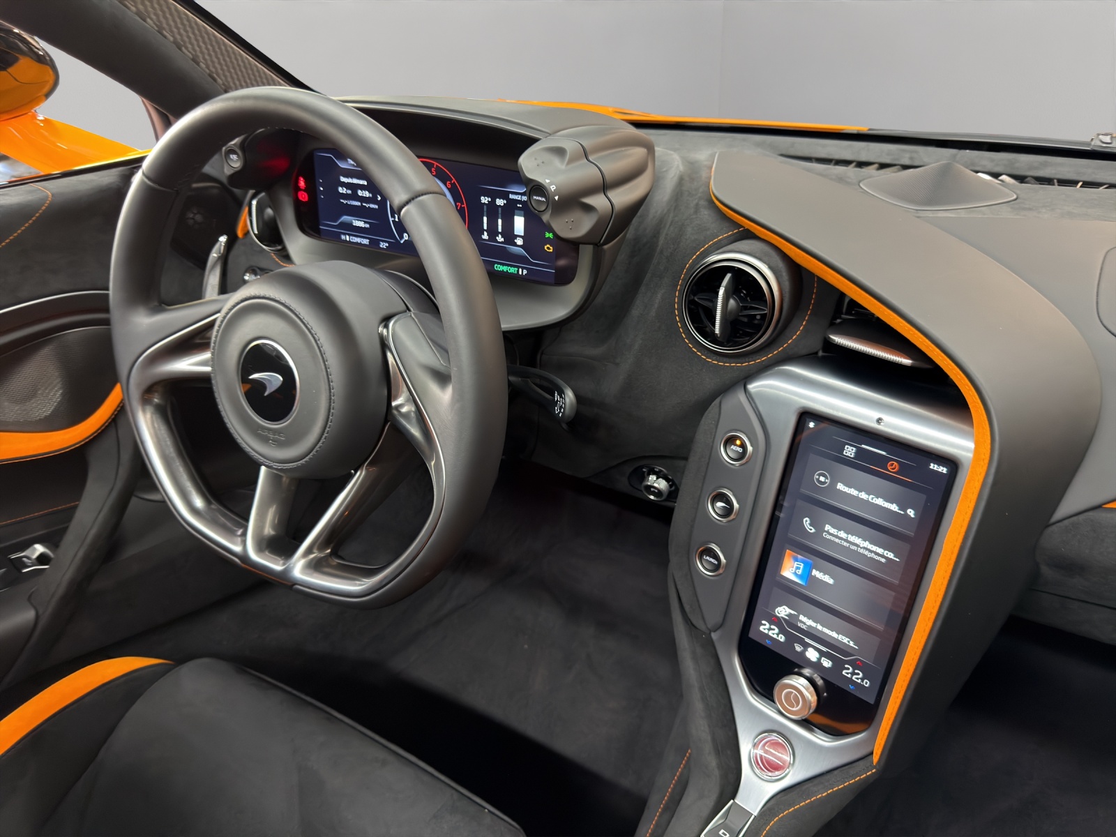 McLAREN 750S Spider-image-9