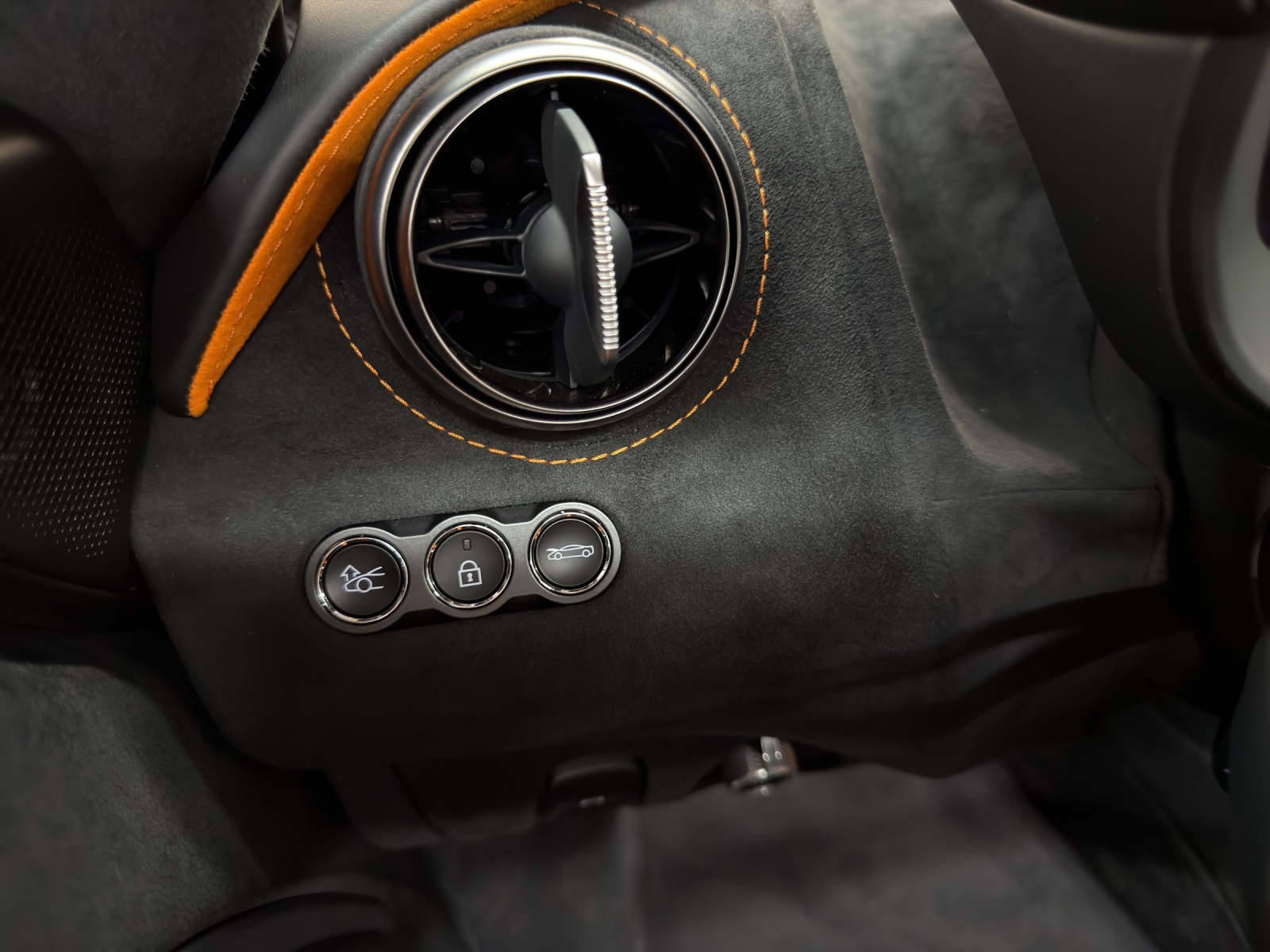 McLAREN 750S Spider-image-11