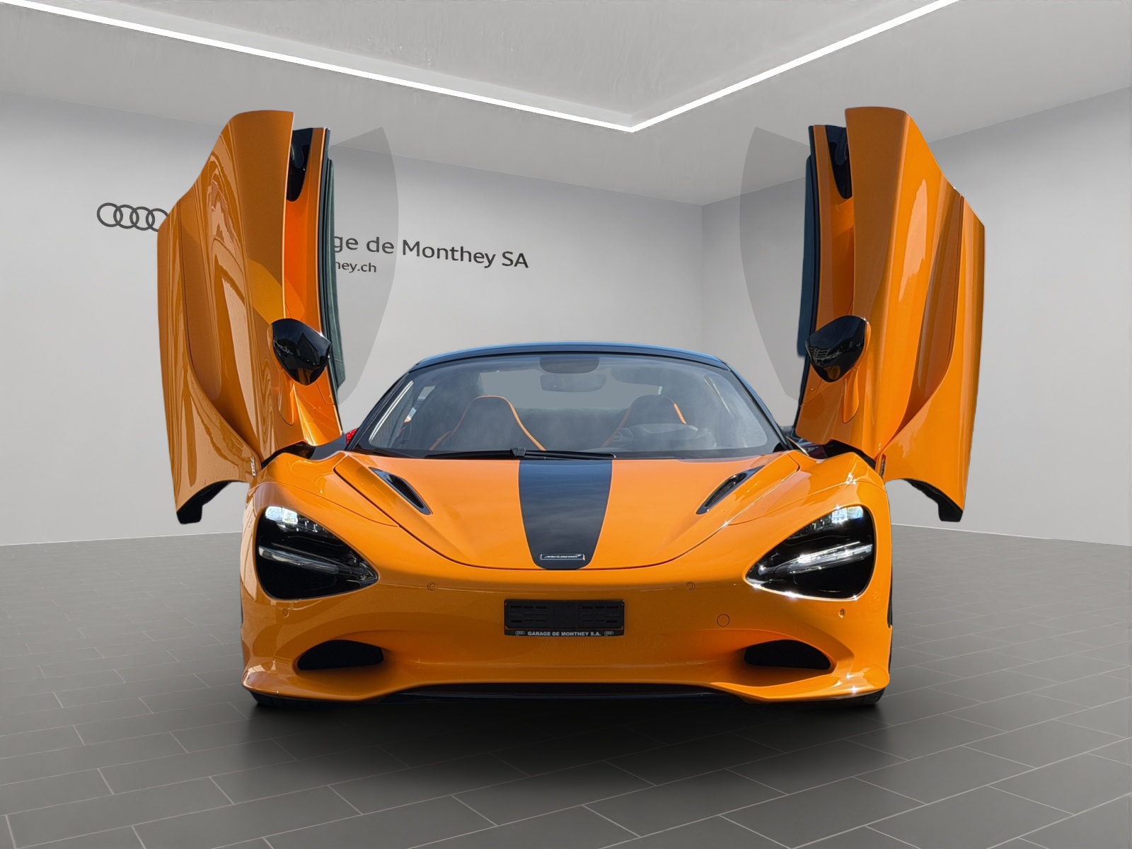 McLAREN 750S Spider-image-1