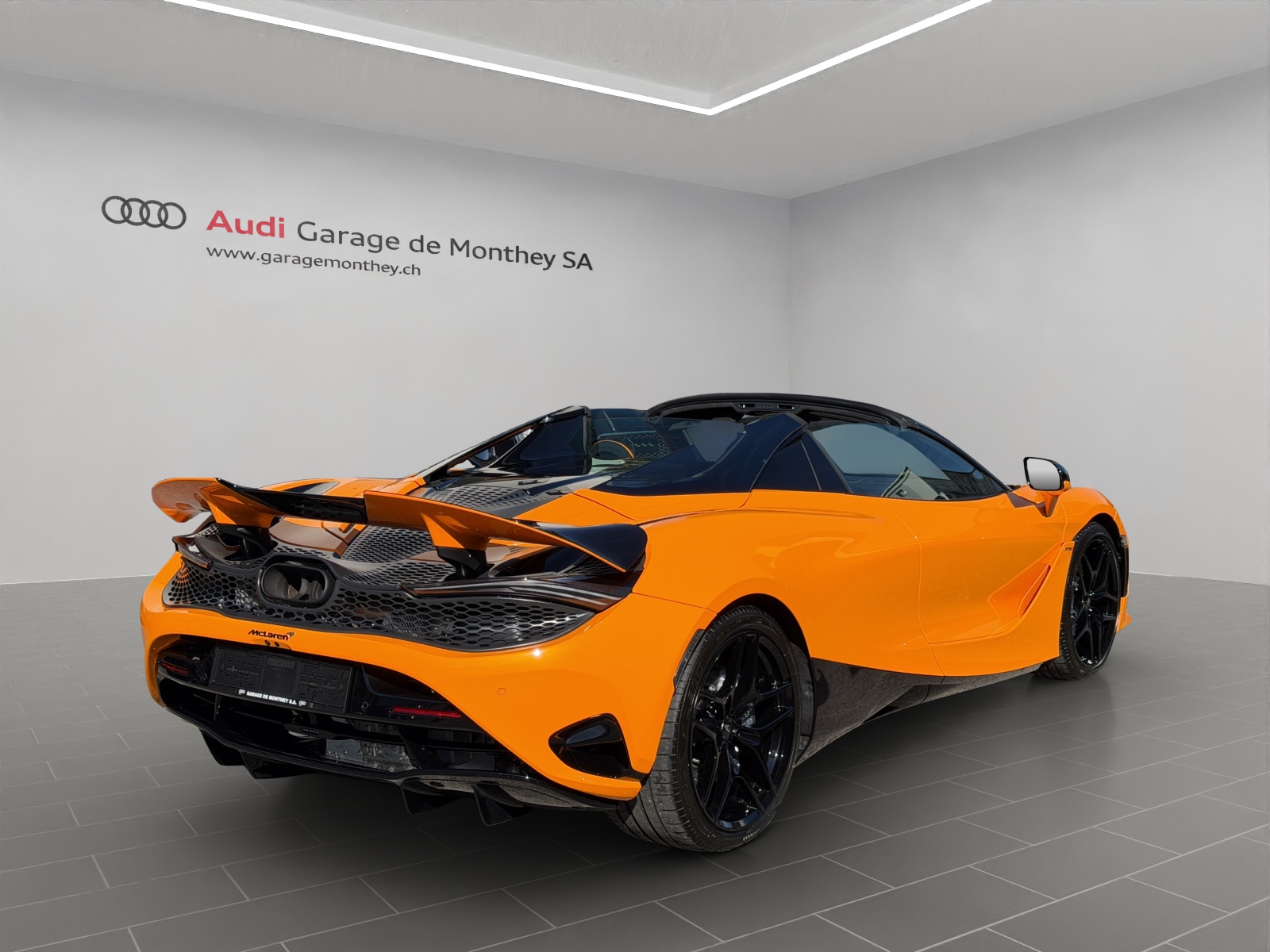McLAREN 750S Spider-image-3
