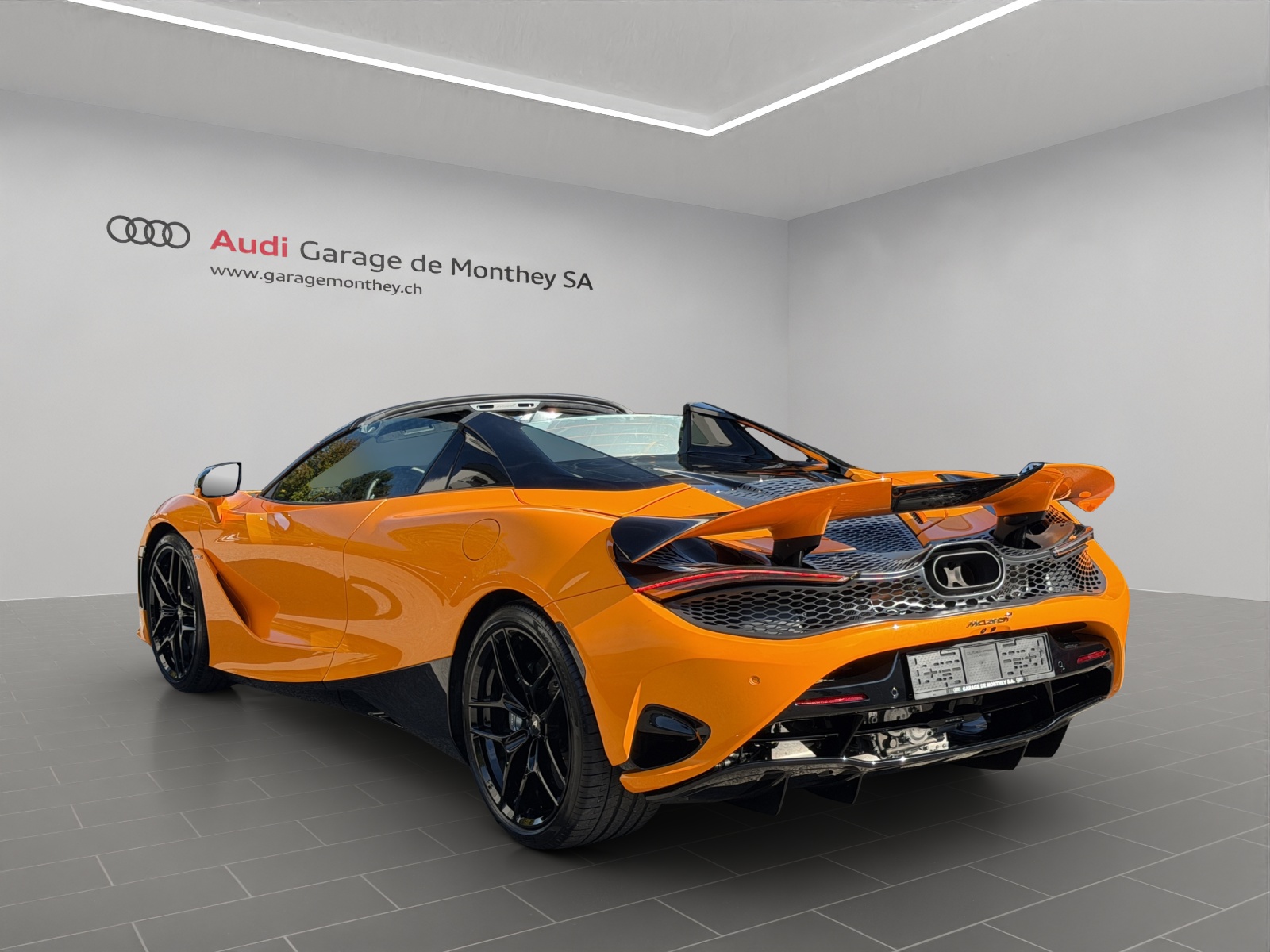 McLAREN 750S Spider-image-4