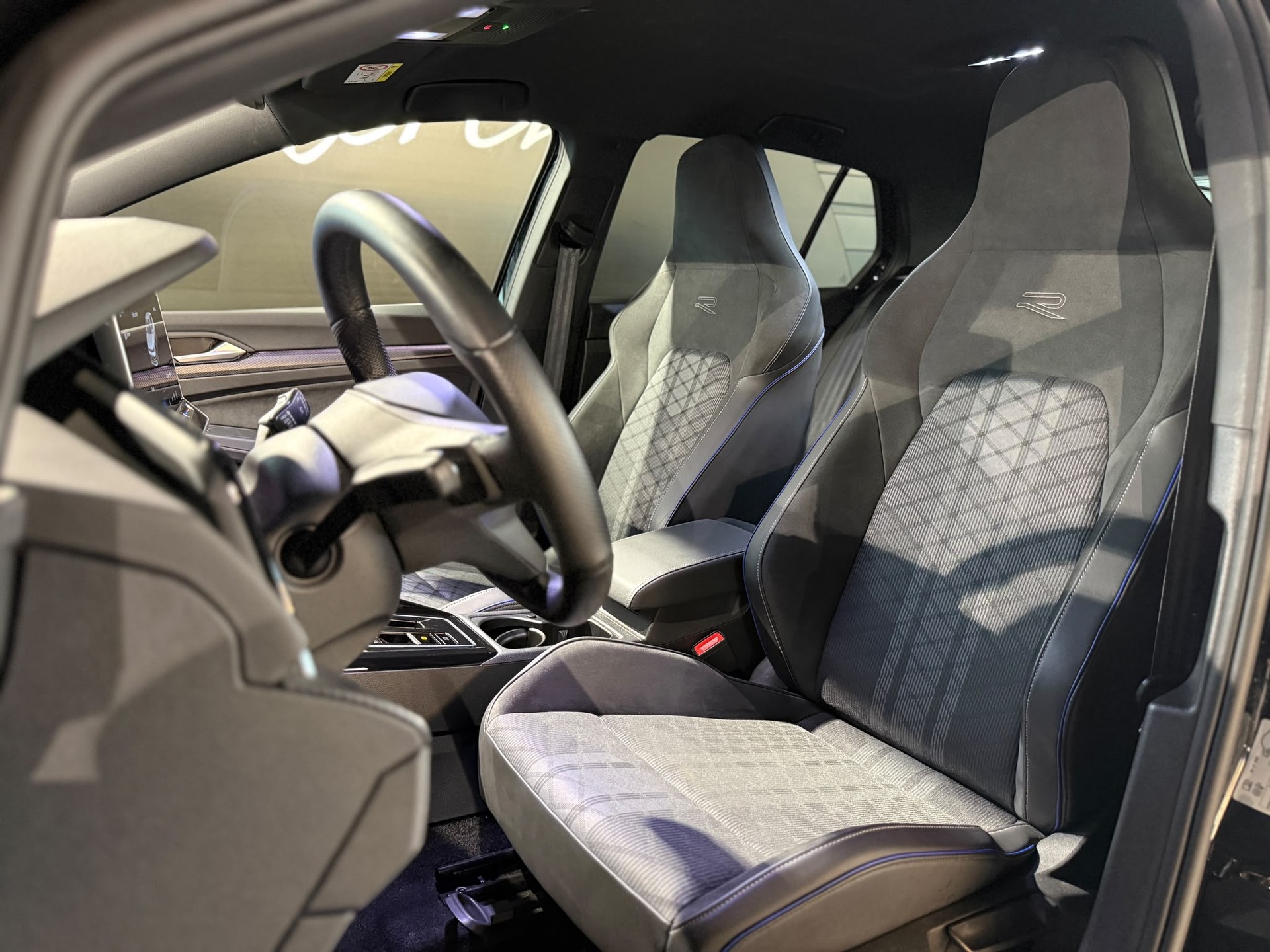 VW Golf 2.0 TSI R-Line DSG 4 Motion-image-6