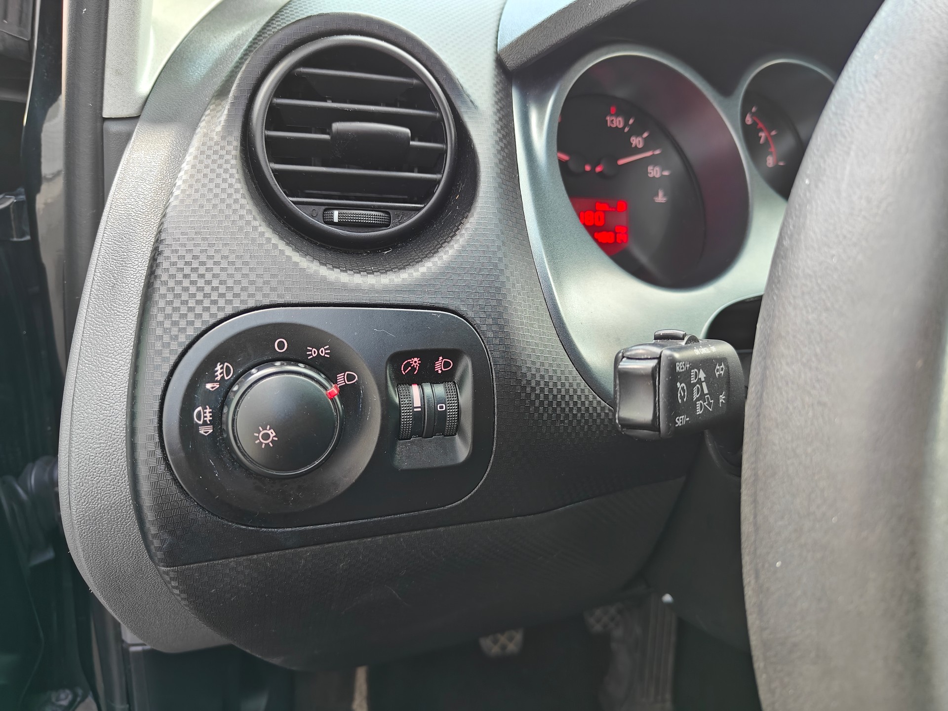 SEAT Altea 1.6 Reference-image-17