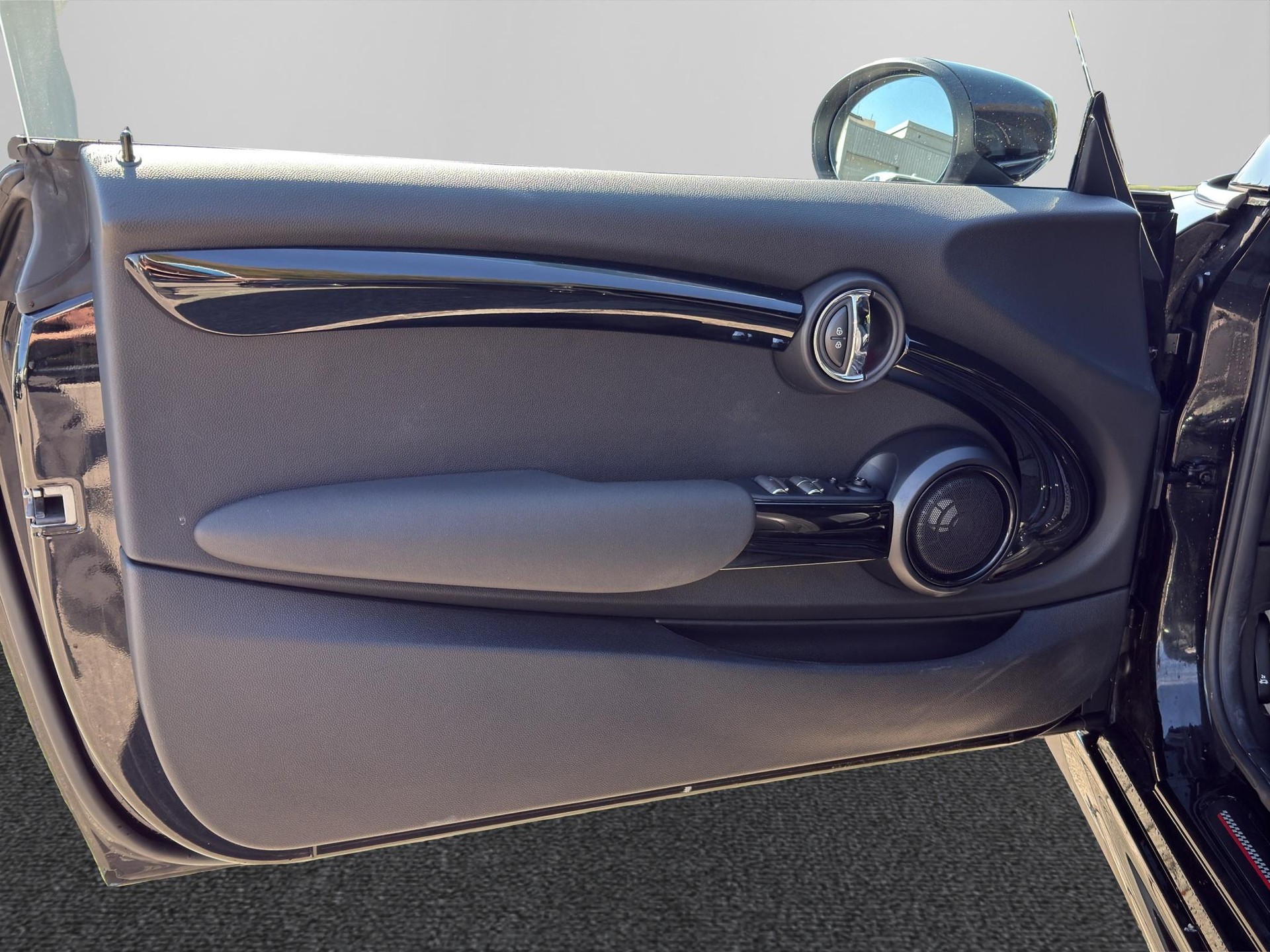 MINI John Cooper Works Cabriolet Steptronic-image-9