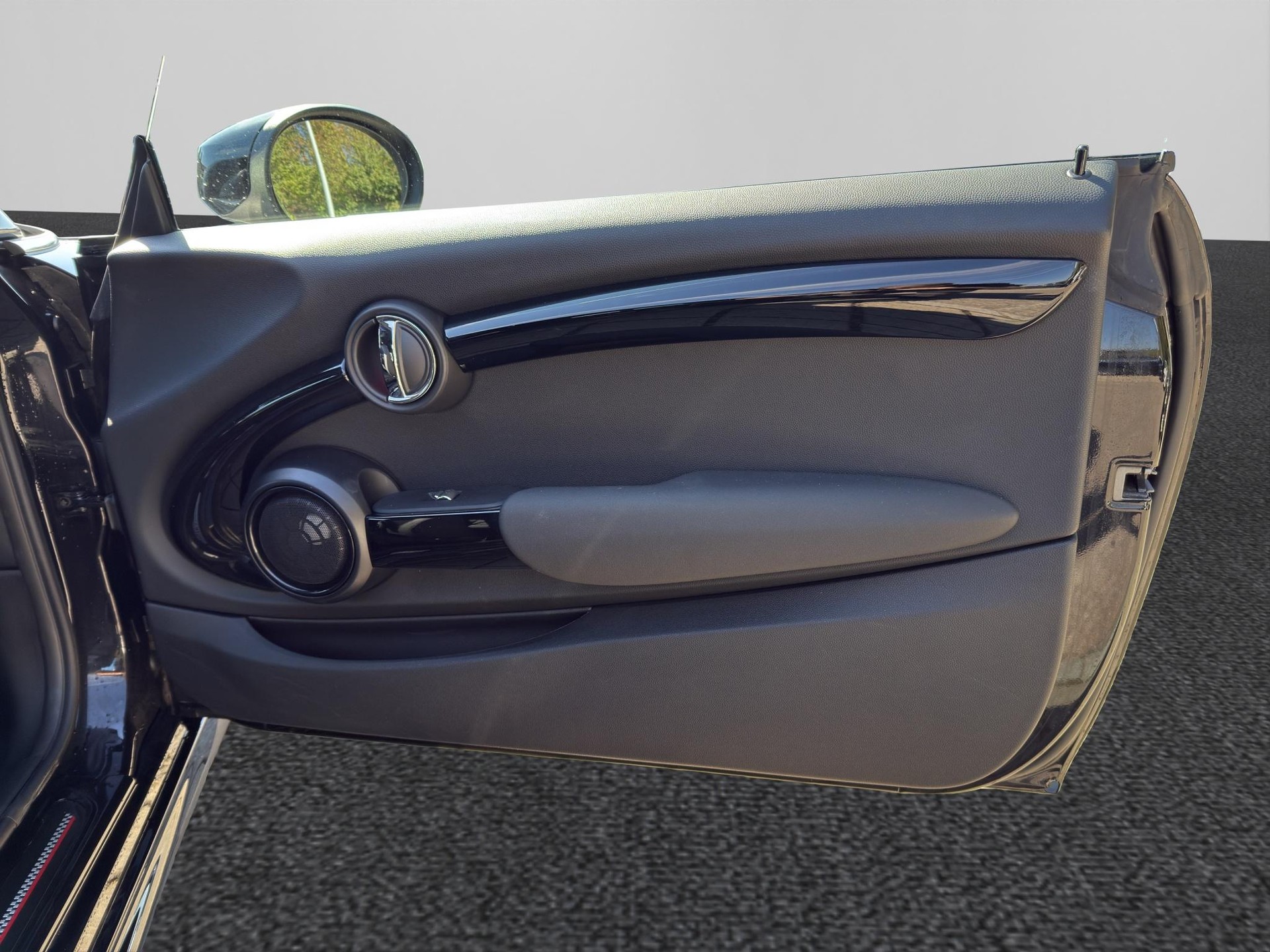 MINI John Cooper Works Cabriolet Steptronic-image-15