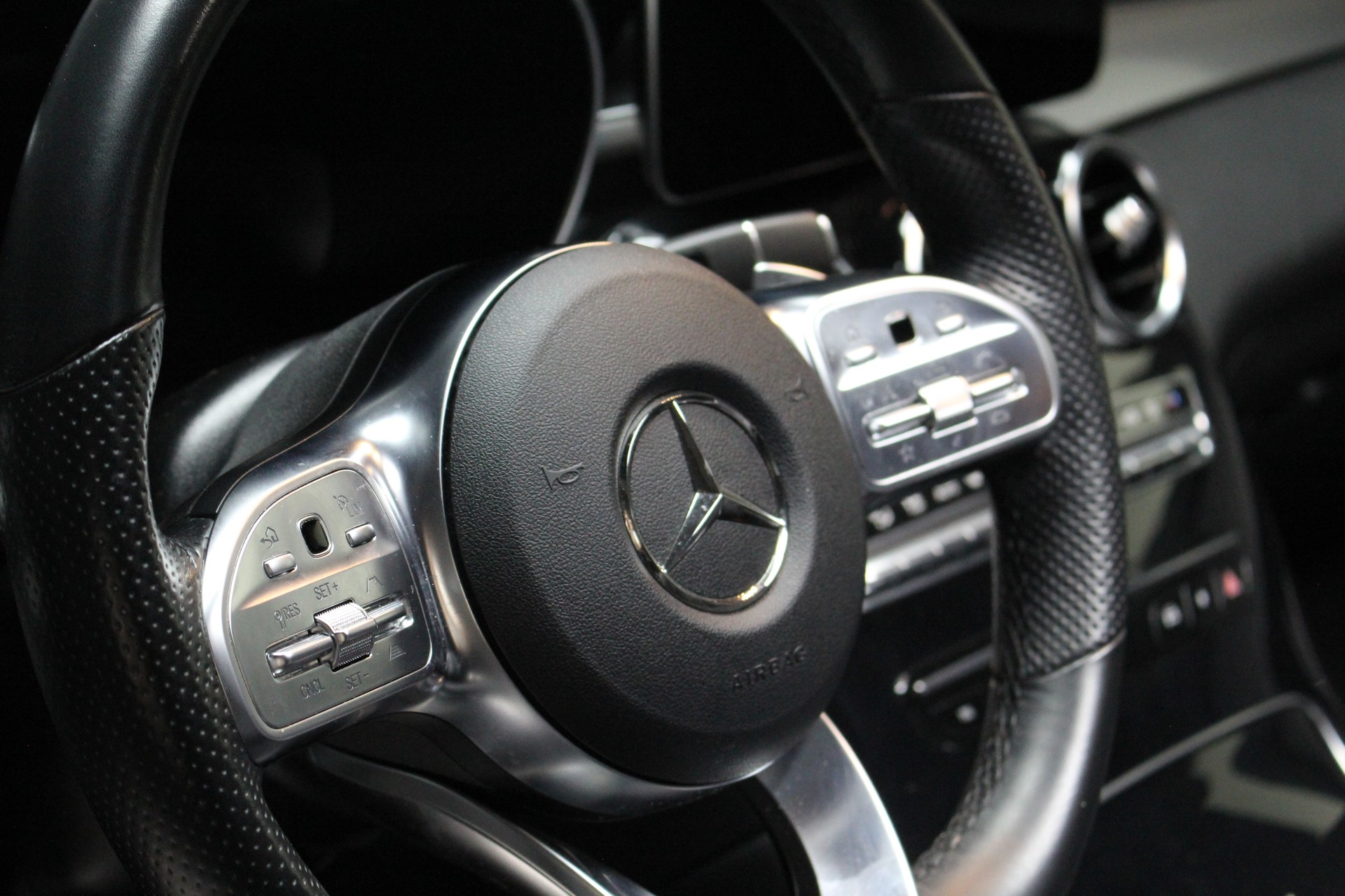 MERCEDES-BENZ GLC 220 d AMG Line 4Matic 9G-Tronic-image-10