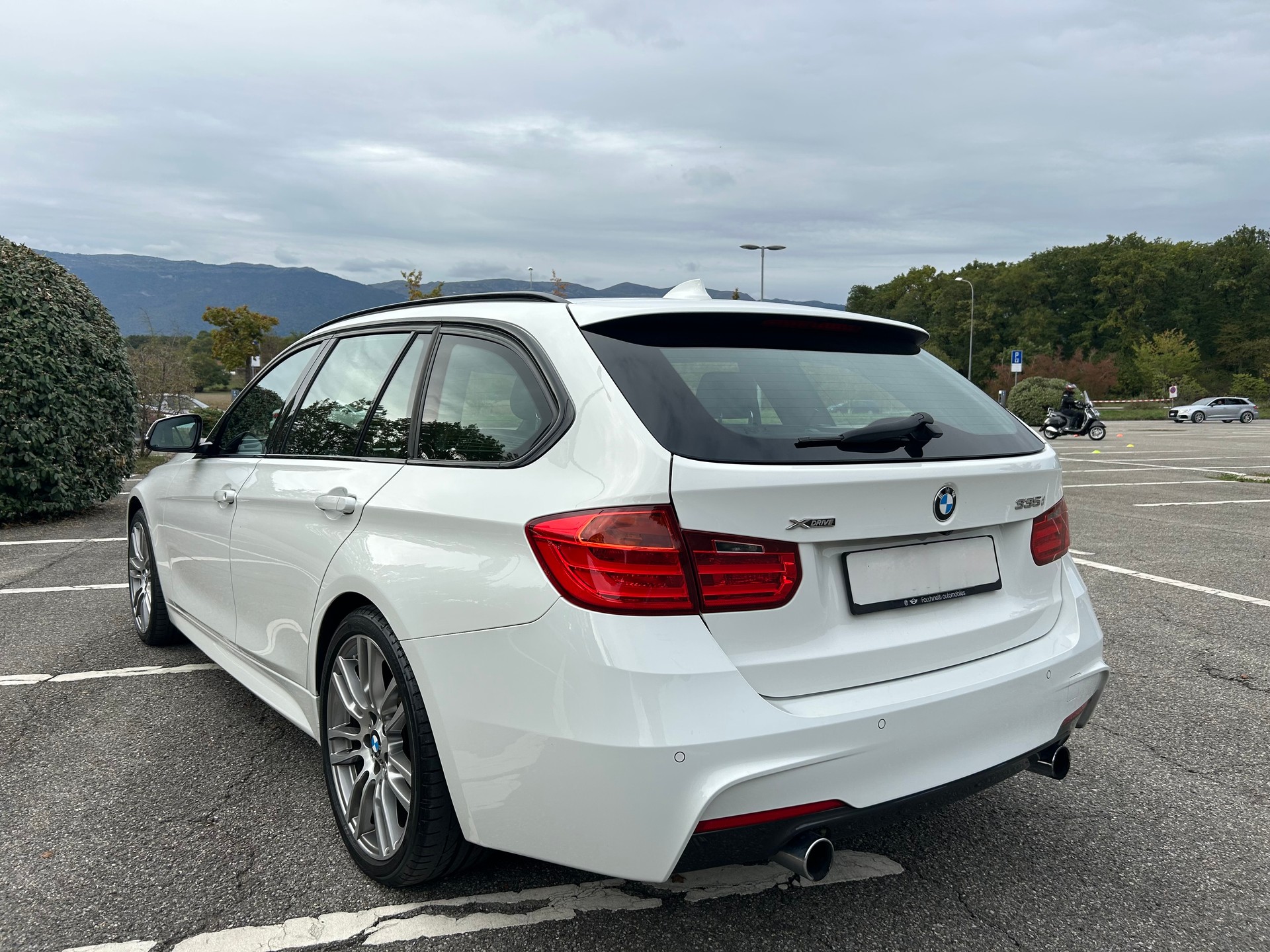BMW 335i xDrive Touring M Sport | Véhicule CH • M Sport • Expertise prévue • ACC Stop&Go • HUD • Harman/Kardon • Surround View-image-3