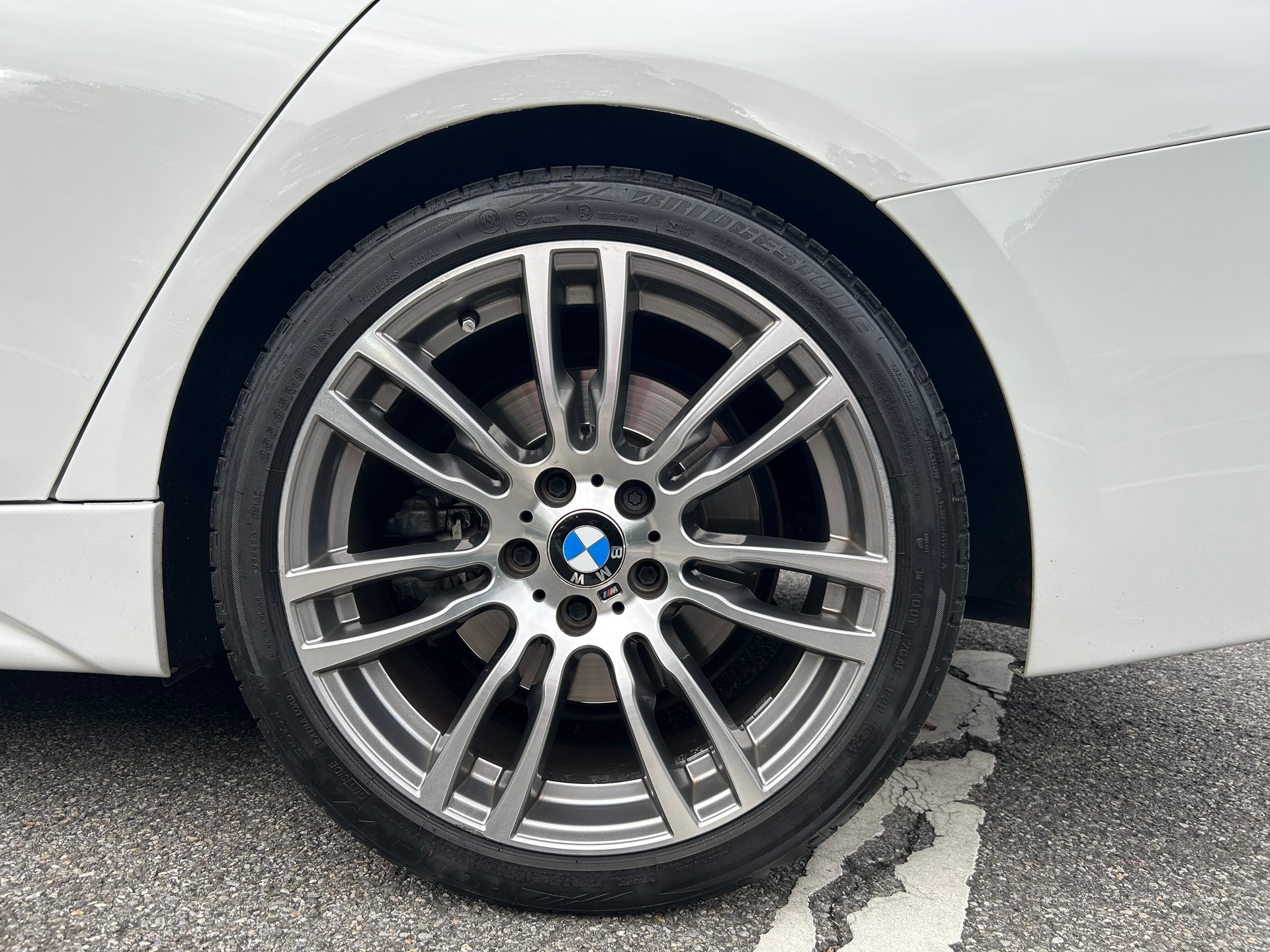 BMW 335i xDrive Touring M Sport | Véhicule CH • M Sport • Expertise prévue • ACC Stop&Go • HUD • Harman/Kardon • Surround View-image-9