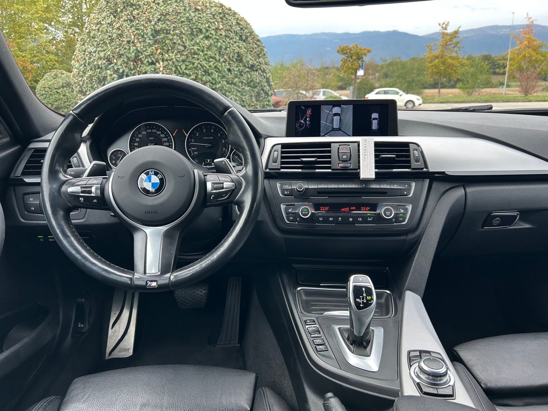 BMW 335i xDrive Touring M Sport | Véhicule CH • M Sport • Expertise prévue • ACC Stop&Go • HUD • Harman/Kardon • Surround View-image-6