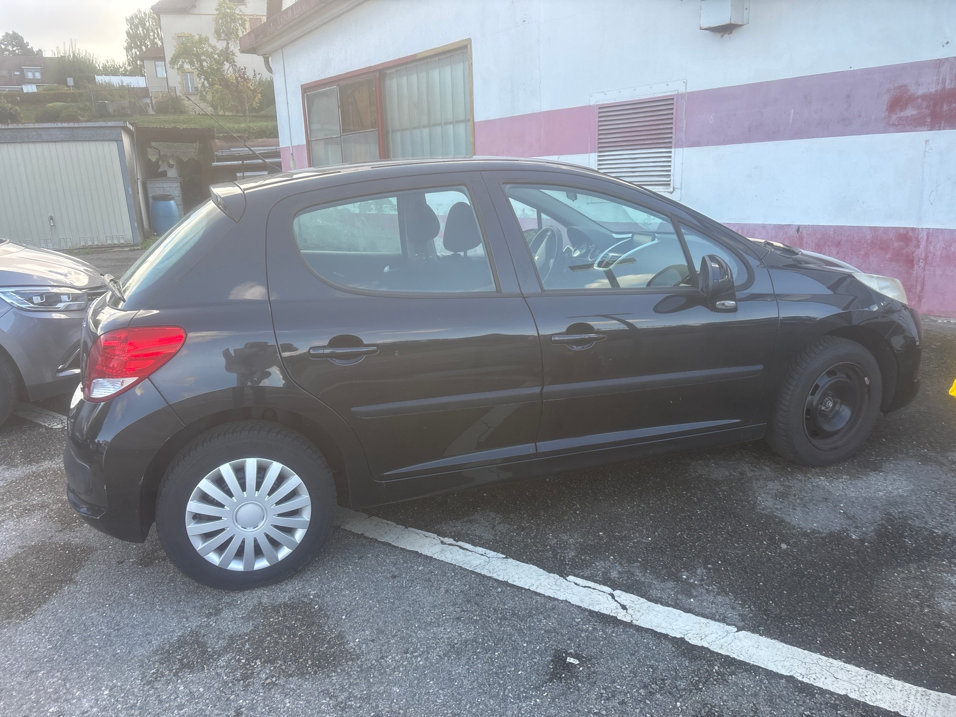 PEUGEOT 207 1.4 Trendy Clim-image-5