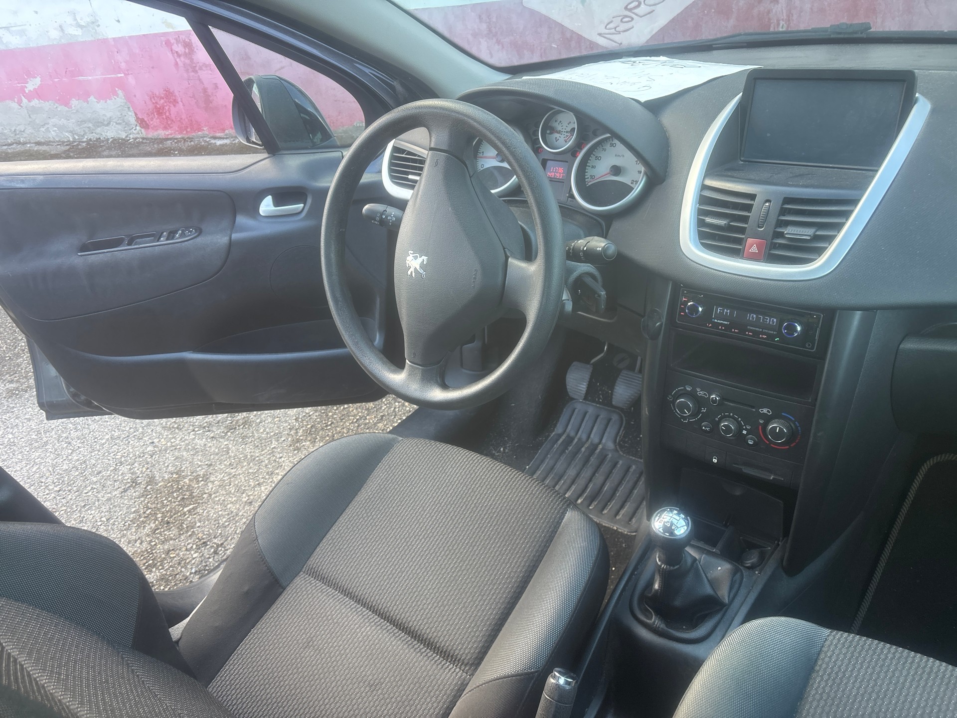 PEUGEOT 207 1.4 Trendy Clim-image-11