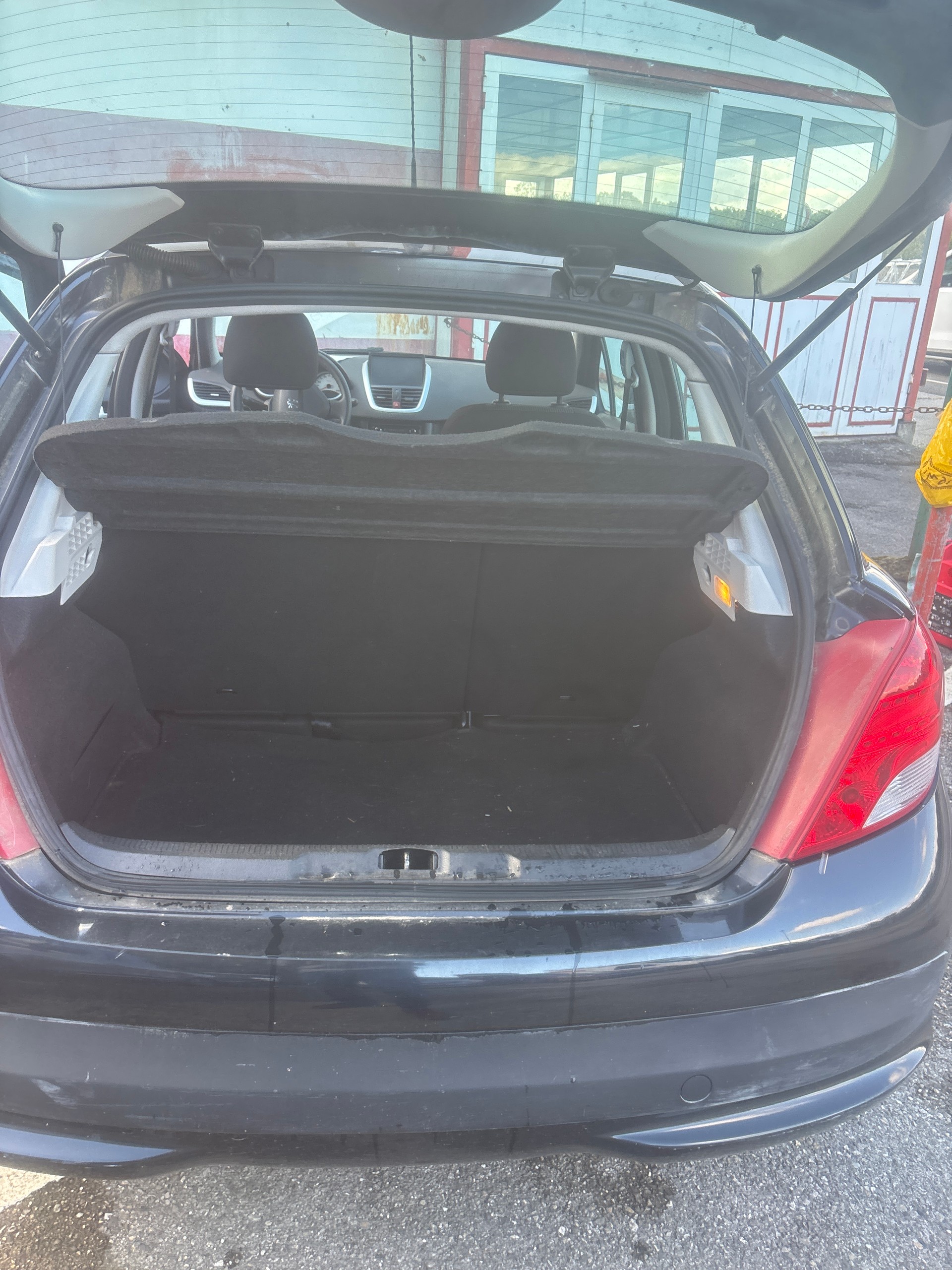 PEUGEOT 207 1.4 Trendy Clim-image-9
