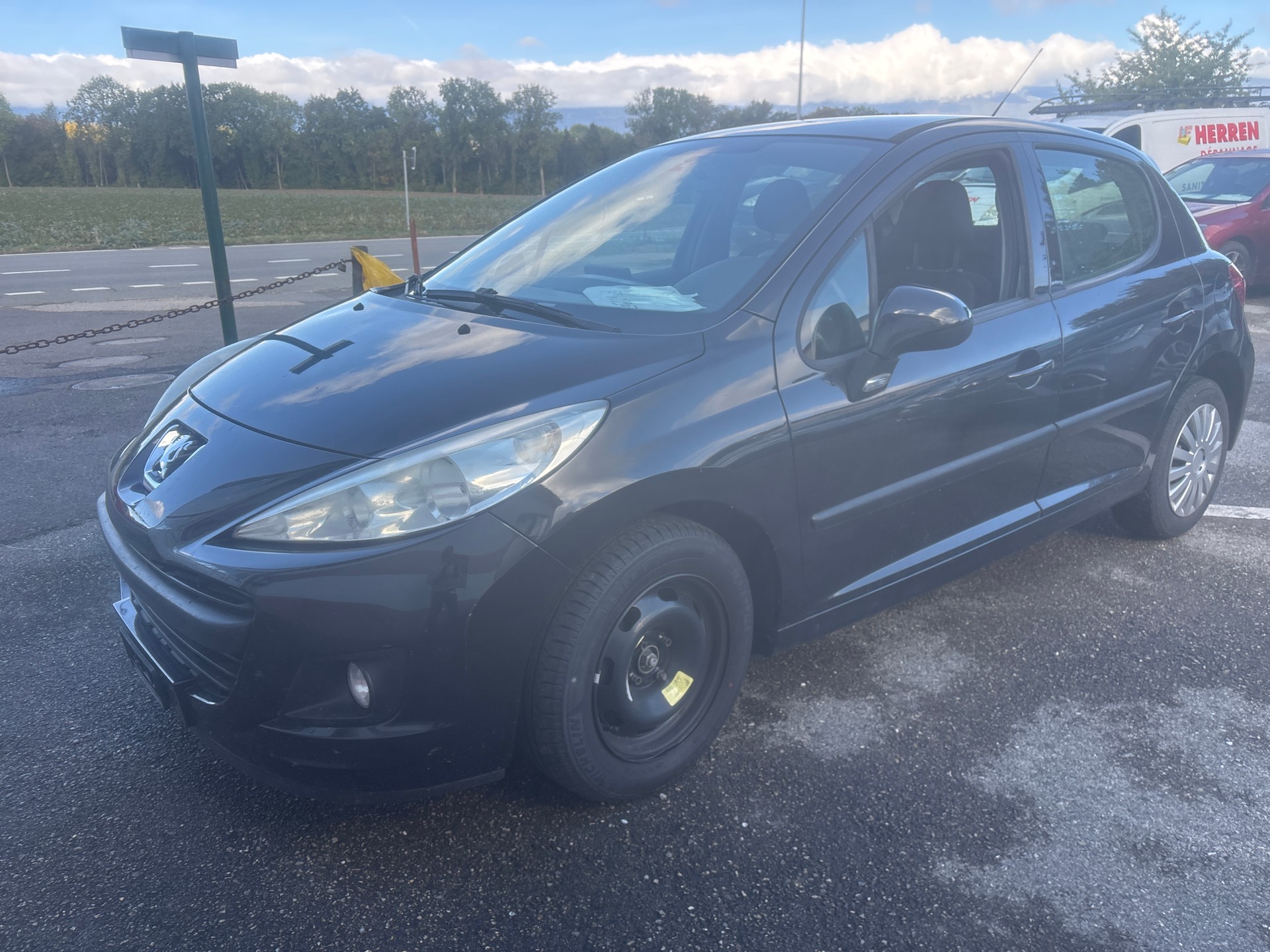PEUGEOT 207 1.4 Trendy Clim-image-1