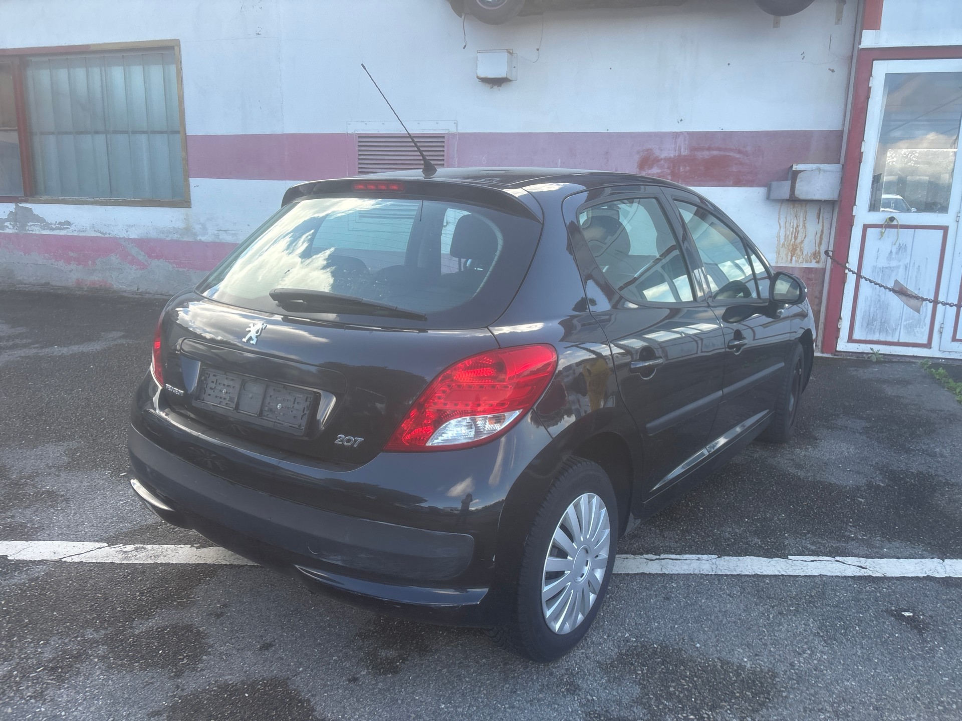 PEUGEOT 207 1.4 Trendy Clim-image-4