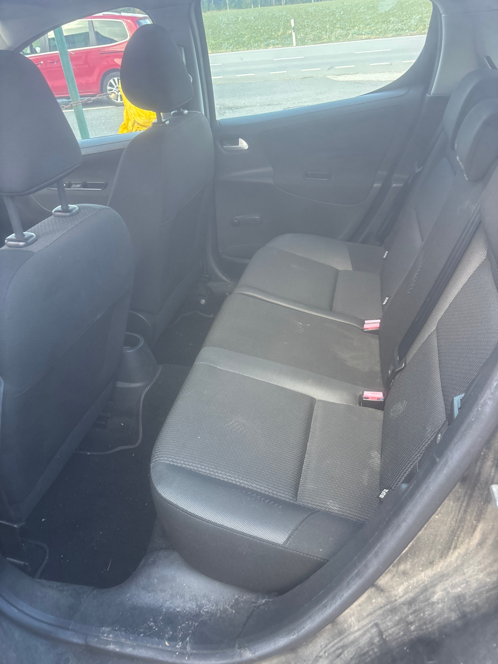 PEUGEOT 207 1.4 Trendy Clim-image-8