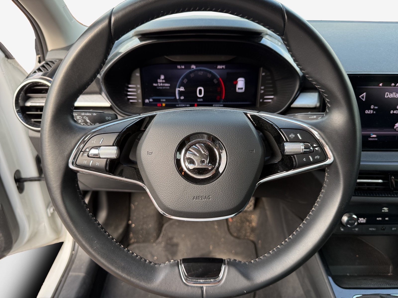 SKODA Fabia 1.0 TSI Ambition-image-9