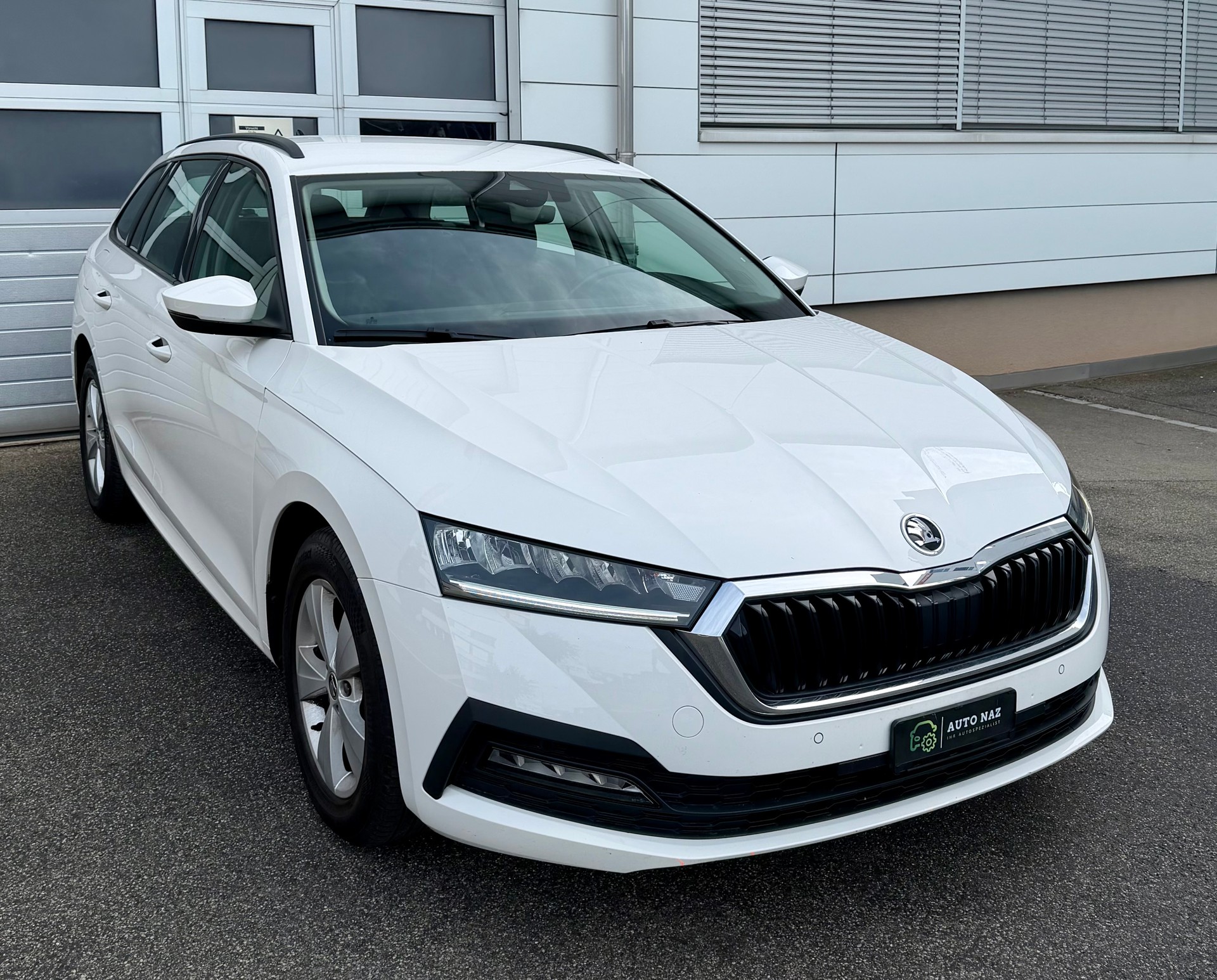 SKODA Octavia Combi 2.0 TDI DSG** CH Fahrzeug** LED Scheinwerfer** Front-& Spurhalteassistent** ACC** Frisch MFK** 12M Garantie-image-1