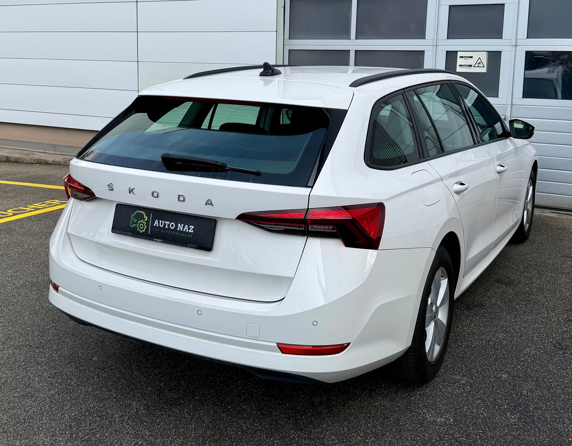 SKODA Octavia Combi 2.0 TDI DSG** CH Fahrzeug** LED Scheinwerfer** Front-& Spurhalteassistent** ACC** Frisch MFK** 12M Garantie-image-2