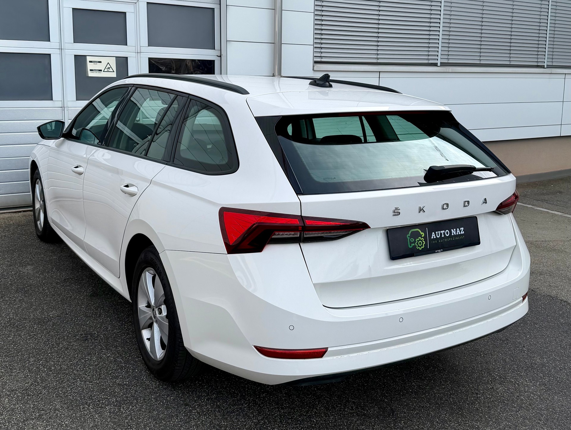 SKODA Octavia Combi 2.0 TDI DSG** CH Fahrzeug** LED Scheinwerfer** Front-& Spurhalteassistent** ACC** Frisch MFK** 12M Garantie-image-3