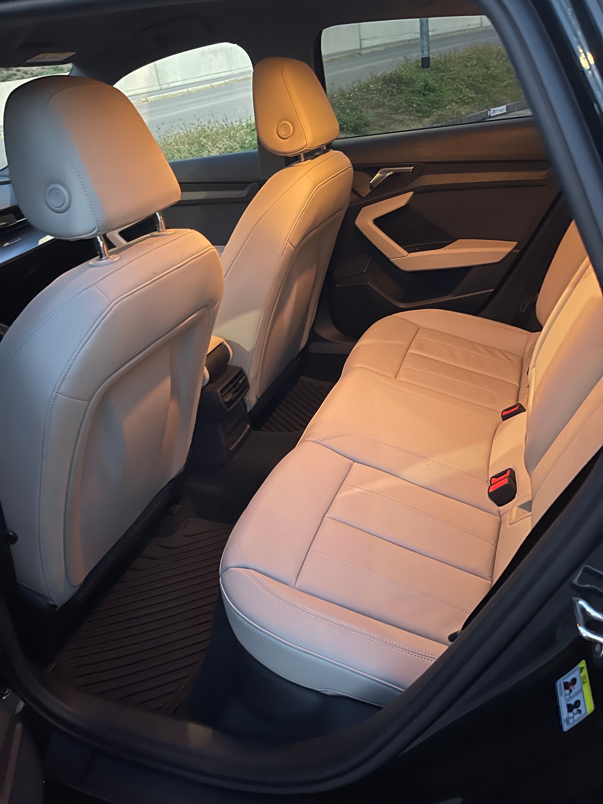 AUDI 1.5 35 TFSI Attraction S-Tronic-image-2