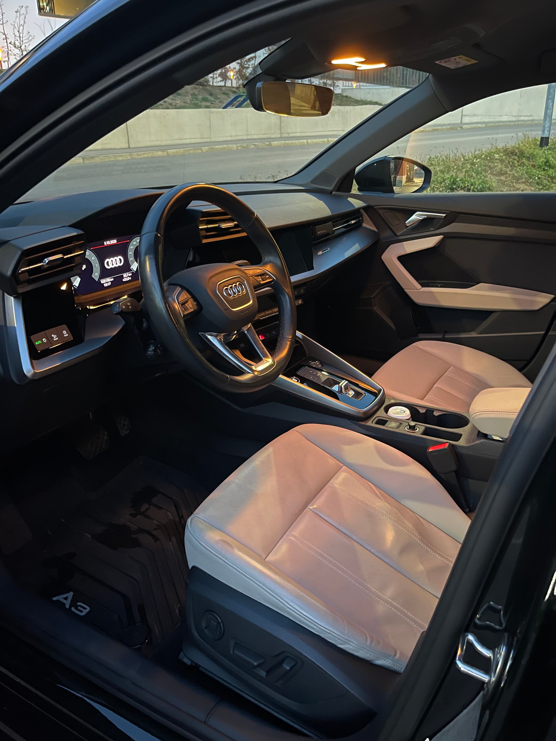 AUDI 1.5 35 TFSI Attraction S-Tronic-image-1