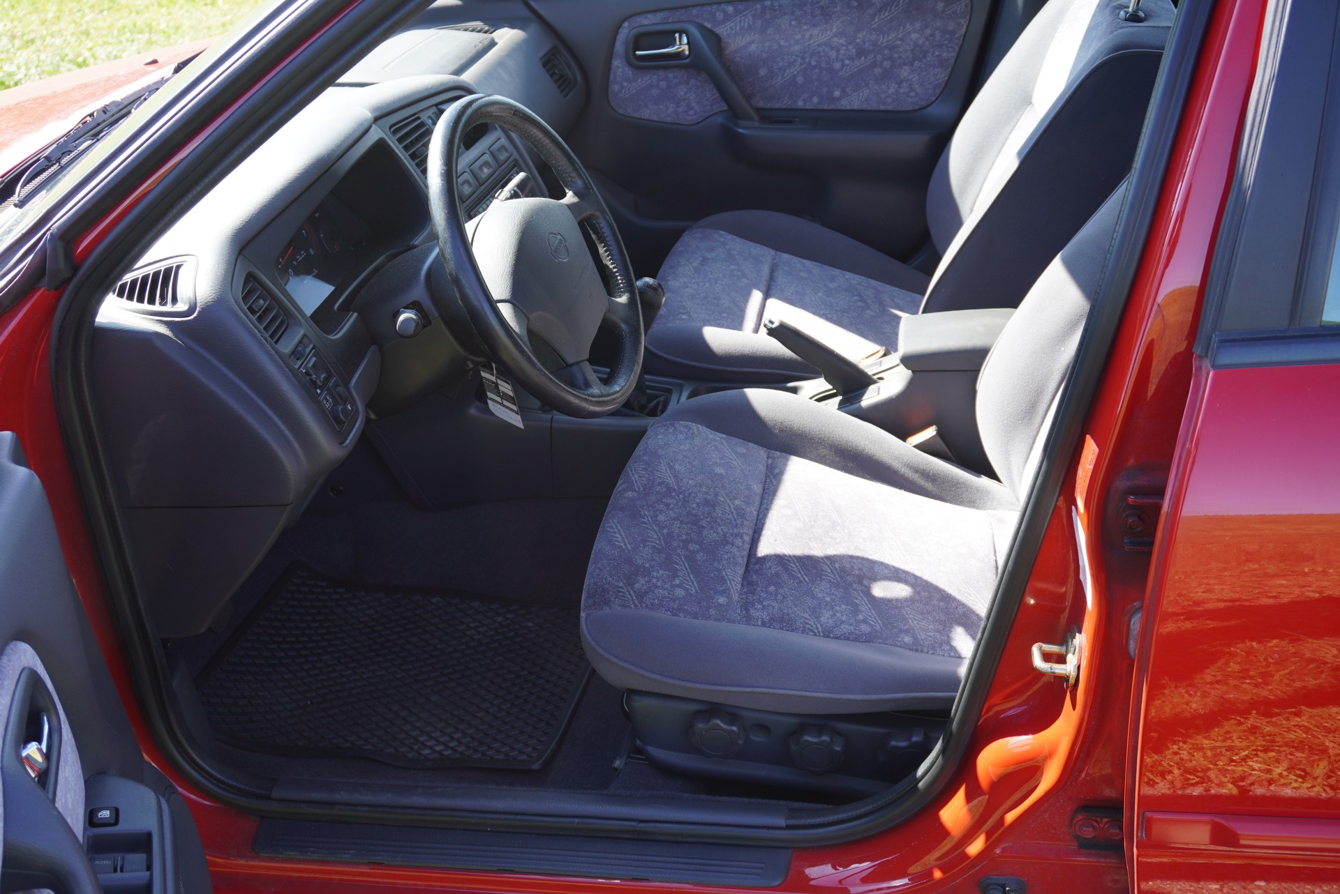 NISSAN Primera 2.0 SE-image-7