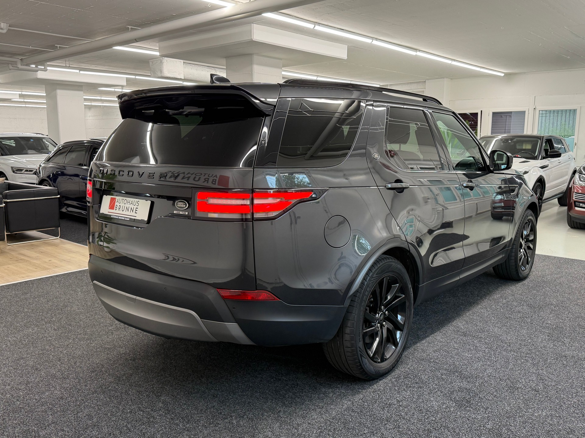 LAND ROVER Discovery 3.0 TD6 HSE Automatic 7-Plätzer-image-3