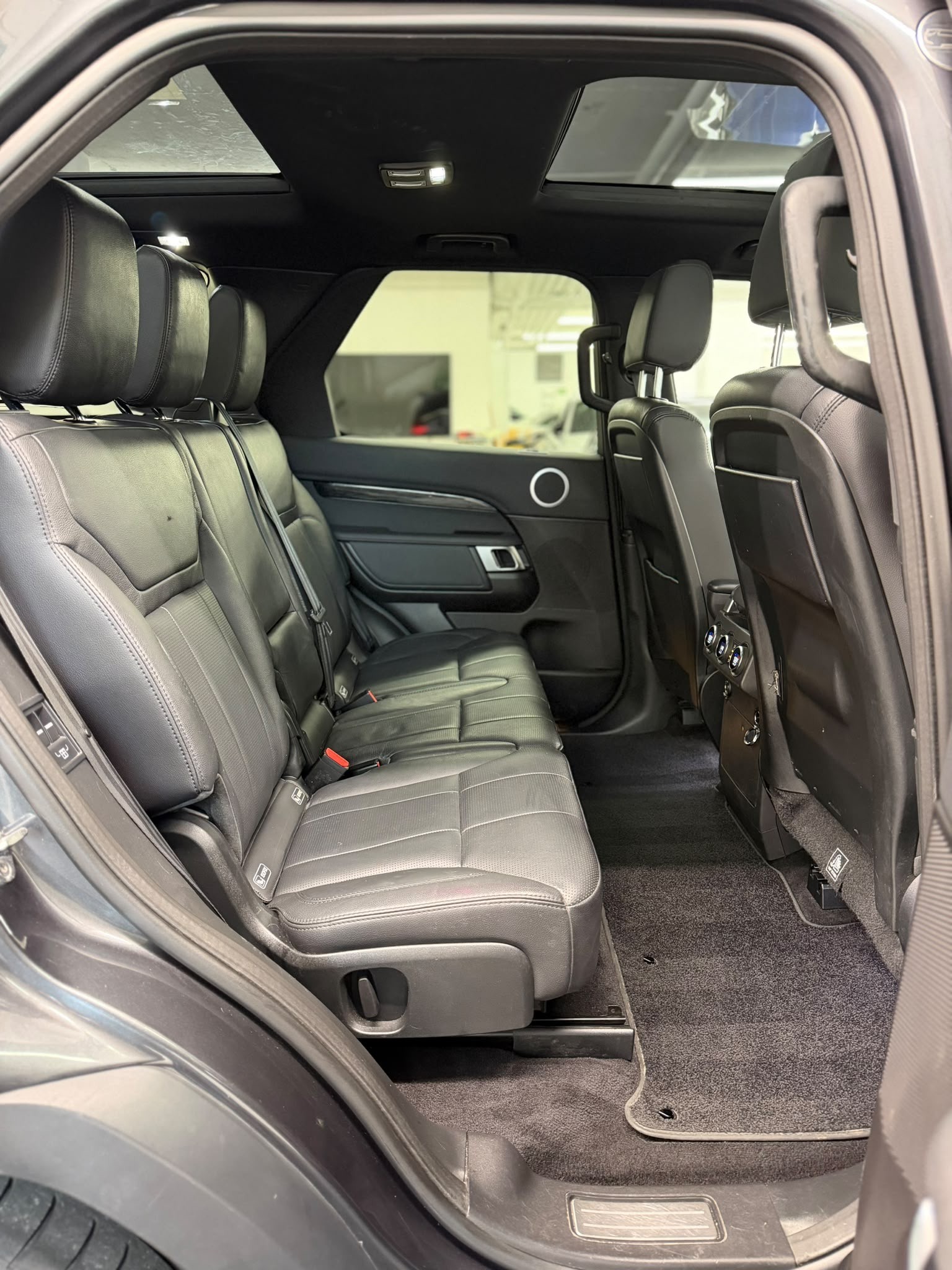 LAND ROVER Discovery 3.0 TD6 HSE Automatic 7-Plätzer-image-26