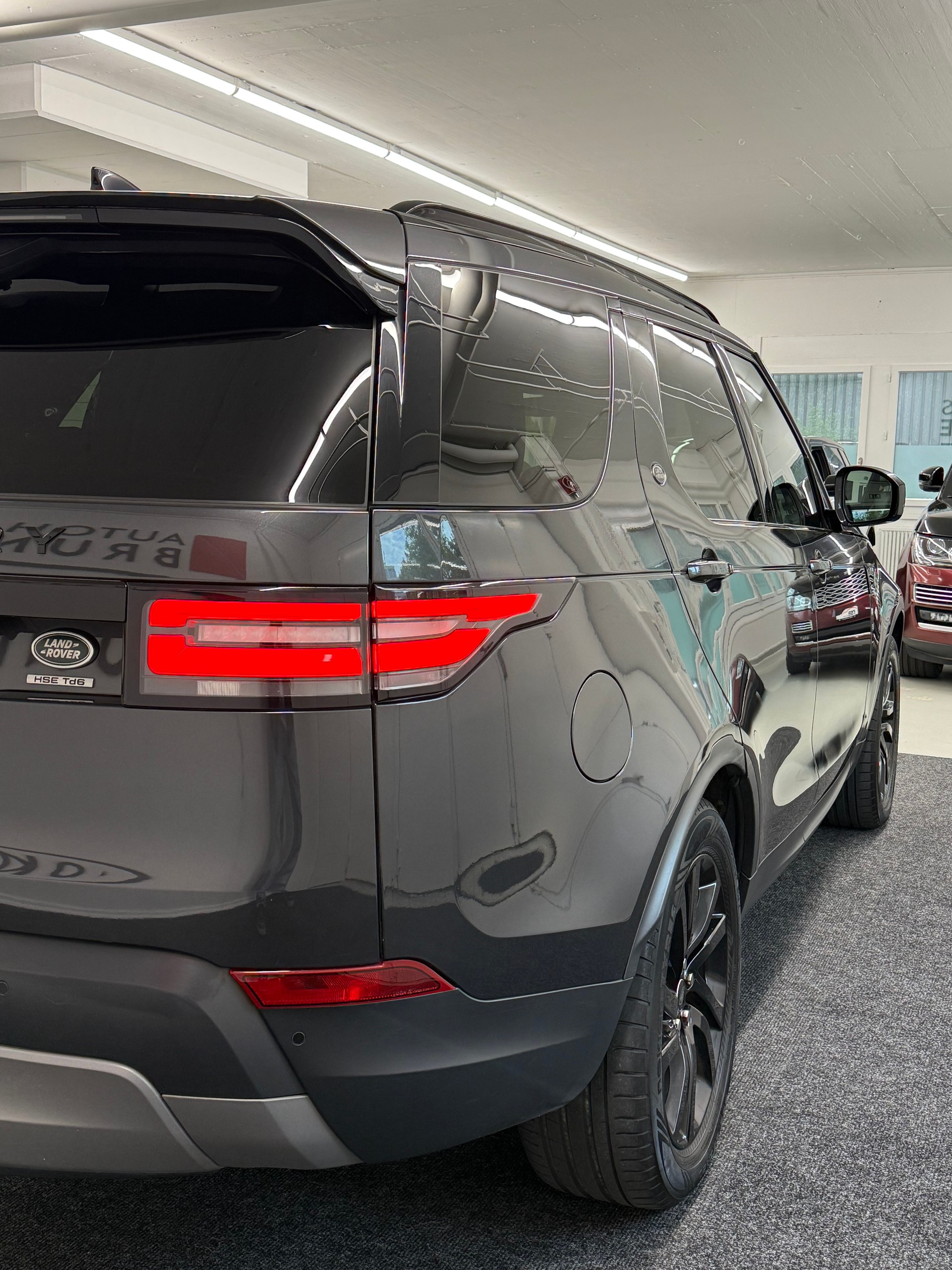 LAND ROVER Discovery 3.0 TD6 HSE Automatic 7-Plätzer-image-4