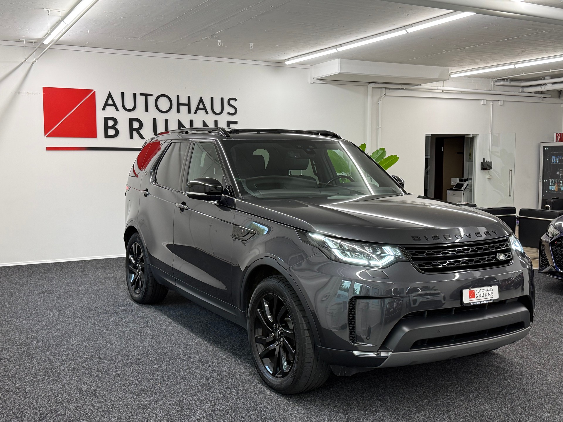 LAND ROVER Discovery 3.0 TD6 HSE Automatic 7-Plätzer-image-2