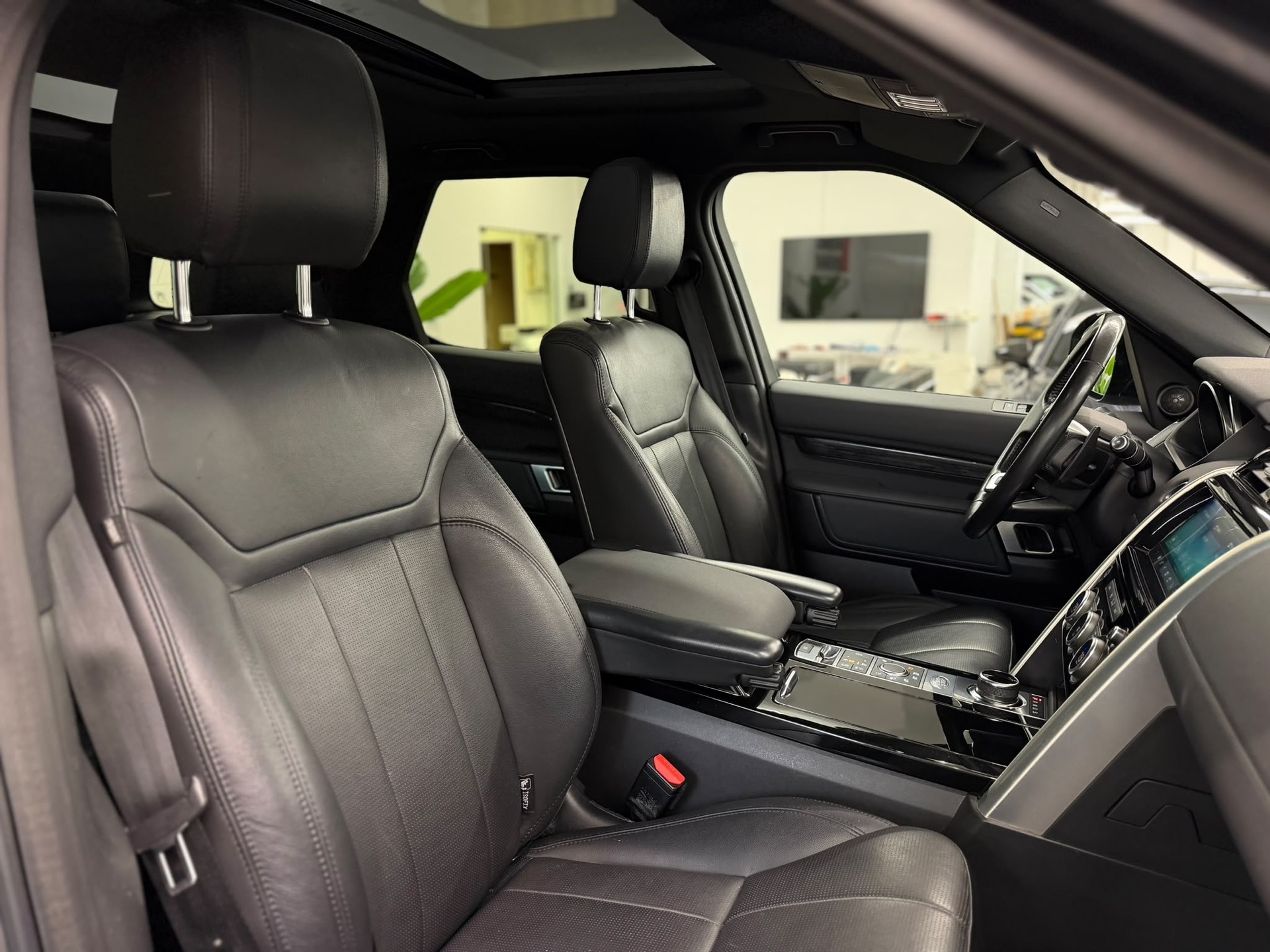 LAND ROVER Discovery 3.0 TD6 HSE Automatic 7-Plätzer-image-25
