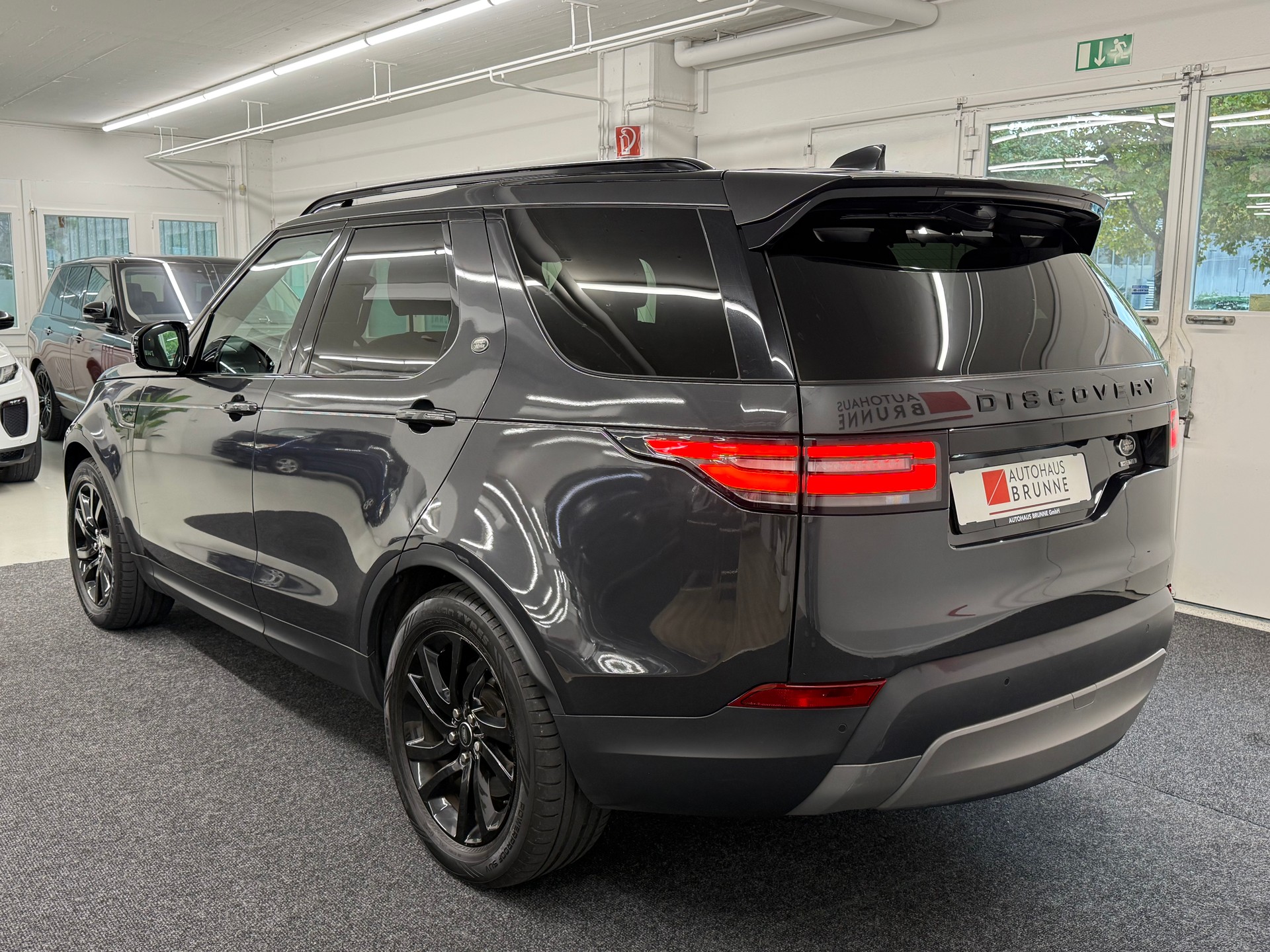 LAND ROVER Discovery 3.0 TD6 HSE Automatic 7-Plätzer-image-8