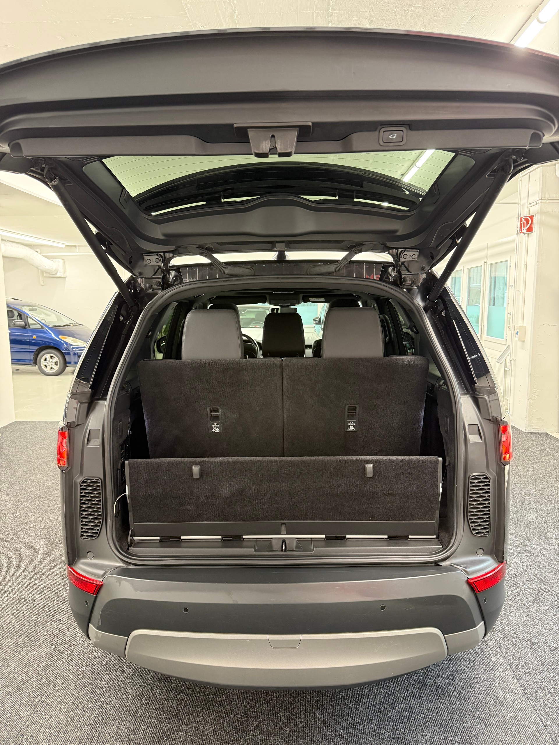 LAND ROVER Discovery 3.0 TD6 HSE Automatic 7-Plätzer-image-6
