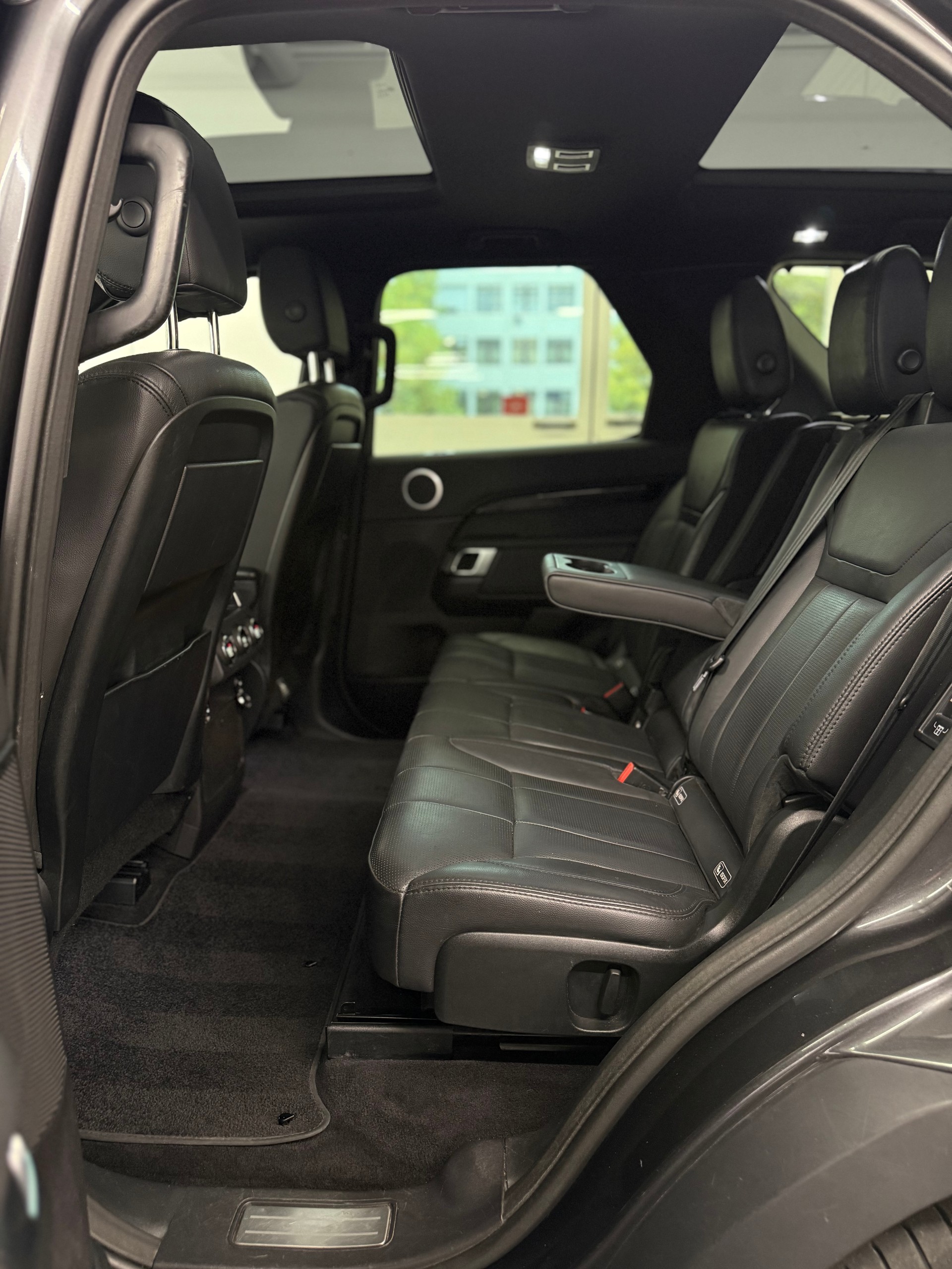LAND ROVER Discovery 3.0 TD6 HSE Automatic 7-Plätzer-image-18