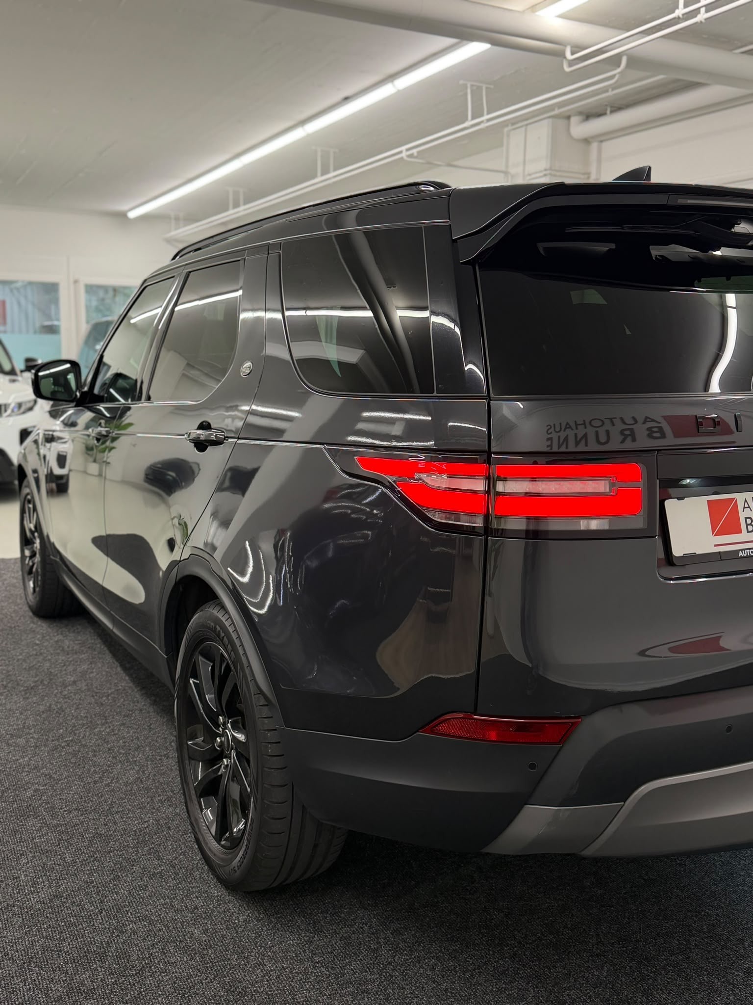 LAND ROVER Discovery 3.0 TD6 HSE Automatic 7-Plätzer-image-9