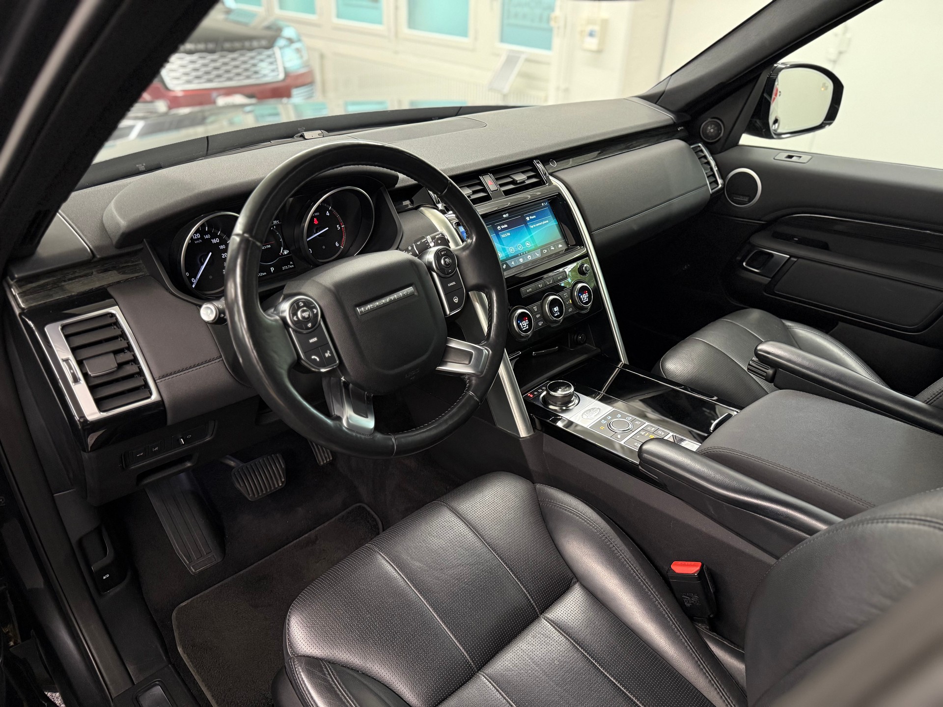 LAND ROVER Discovery 3.0 TD6 HSE Automatic 7-Plätzer-image-14