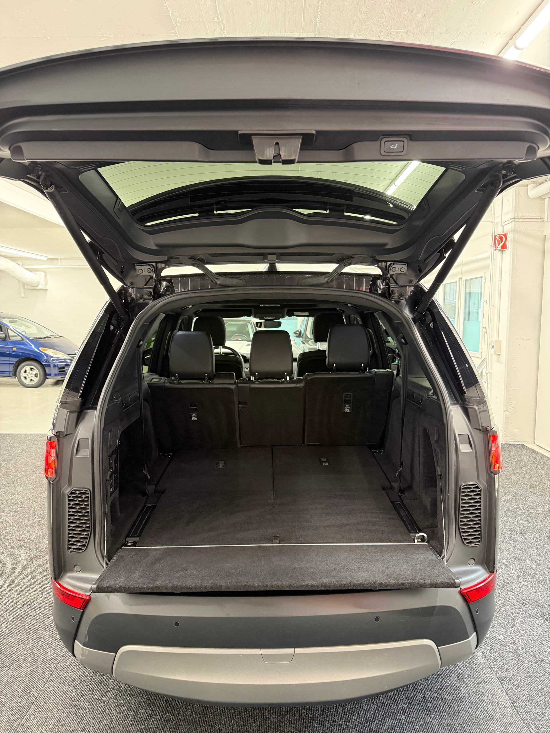 LAND ROVER Discovery 3.0 TD6 HSE Automatic 7-Plätzer-image-7