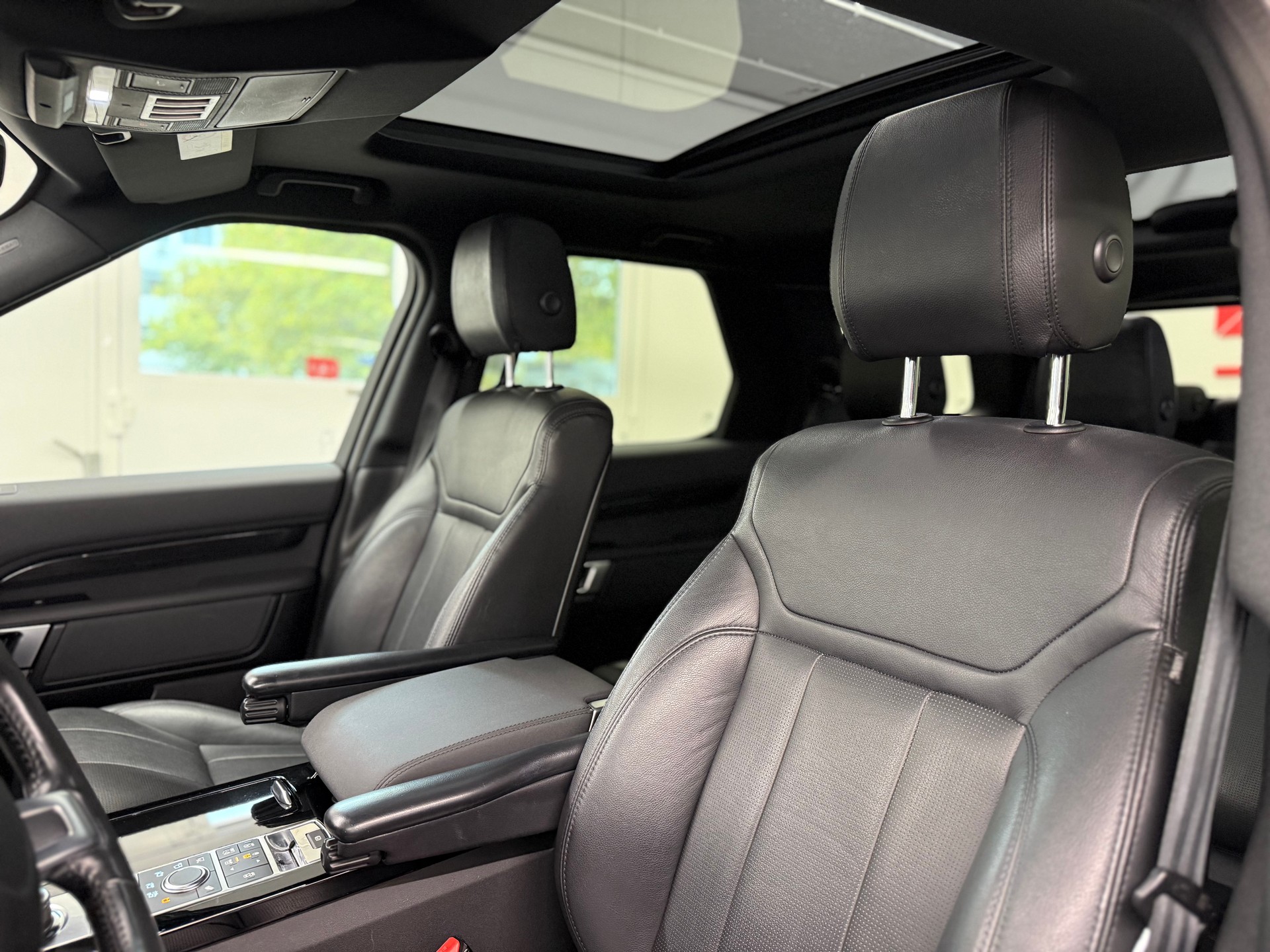 LAND ROVER Discovery 3.0 TD6 HSE Automatic 7-Plätzer-image-17