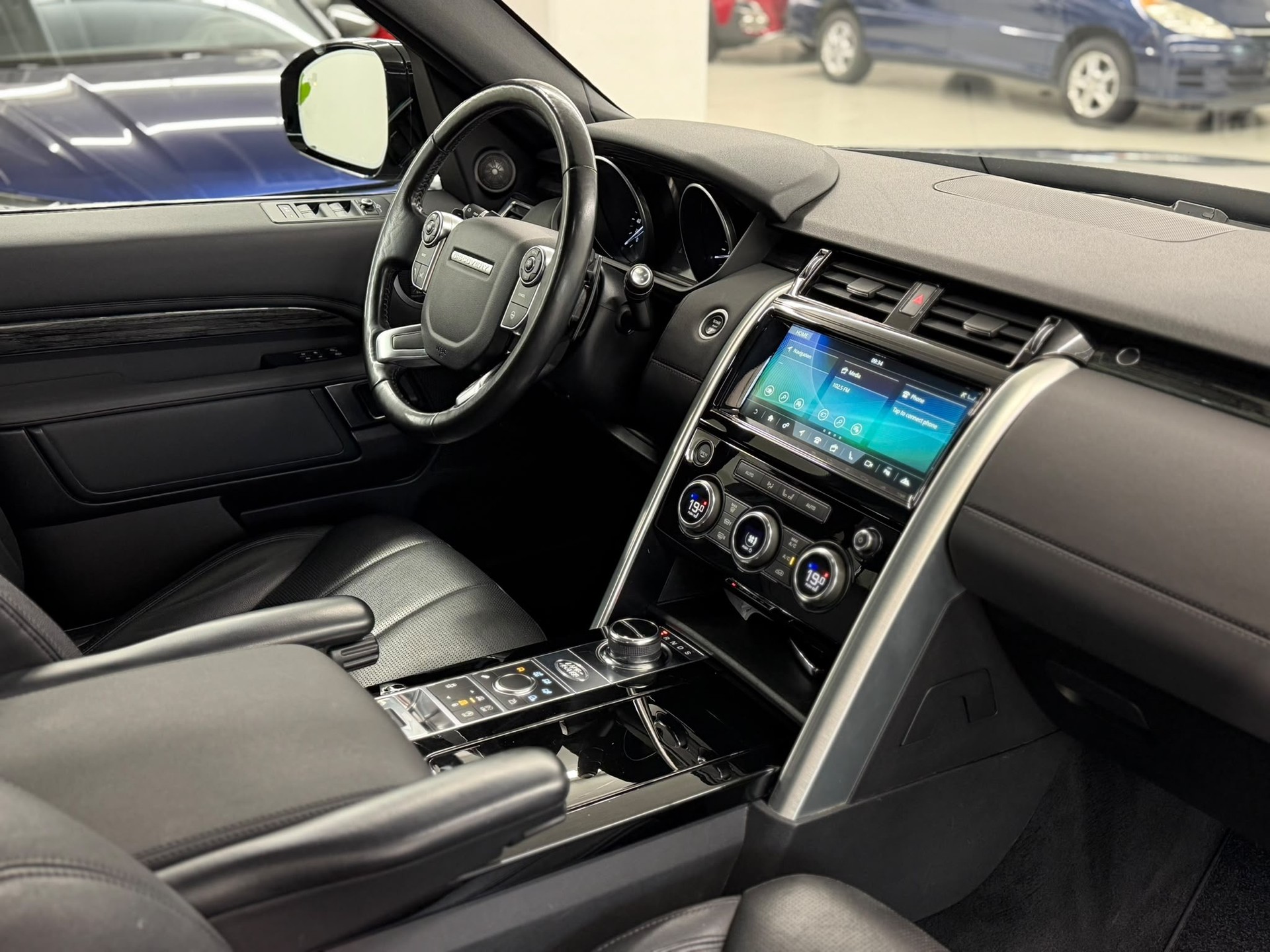 LAND ROVER Discovery 3.0 TD6 HSE Automatic 7-Plätzer-image-23