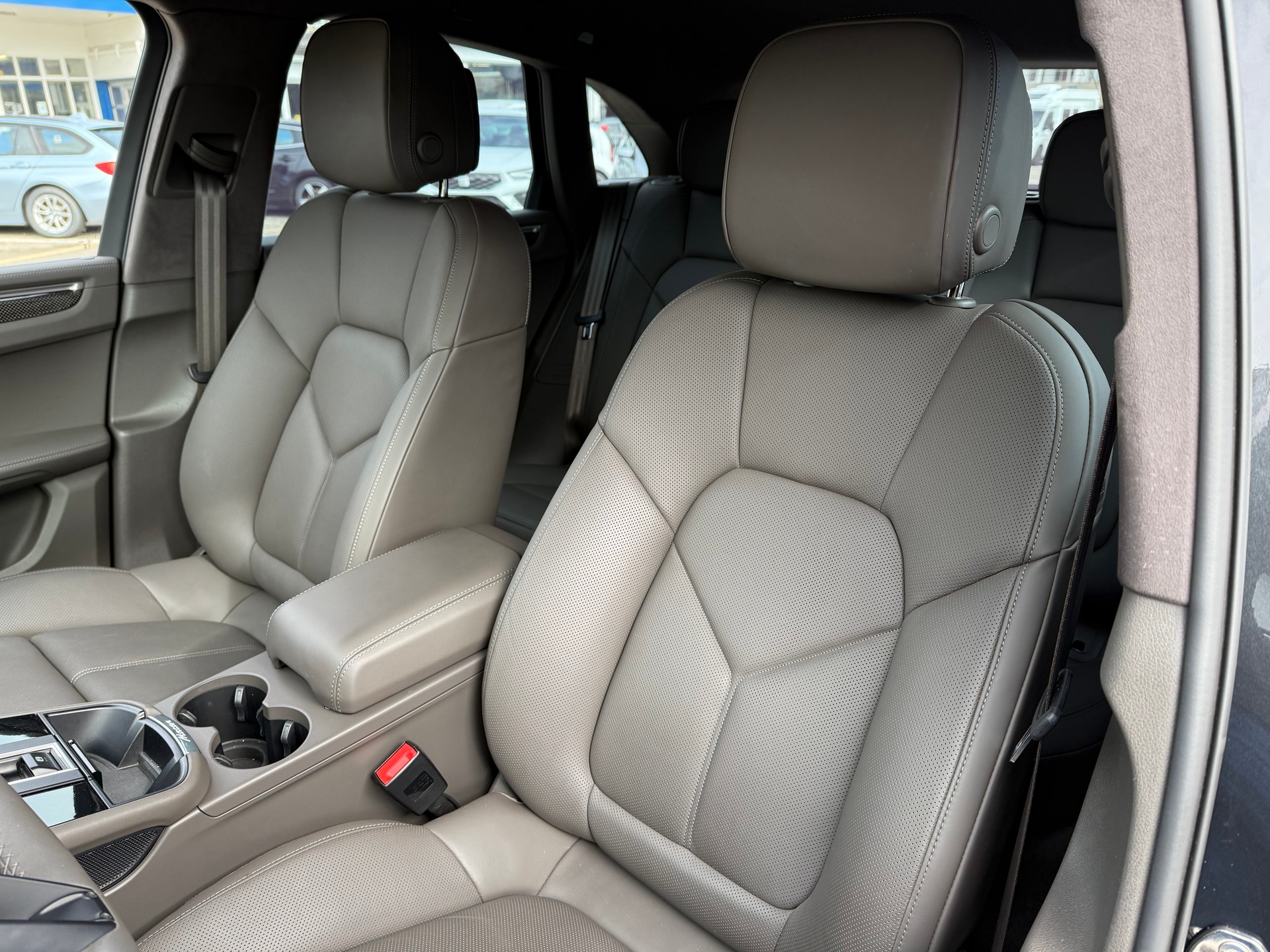 PORSCHE Macan S PDK-image-7